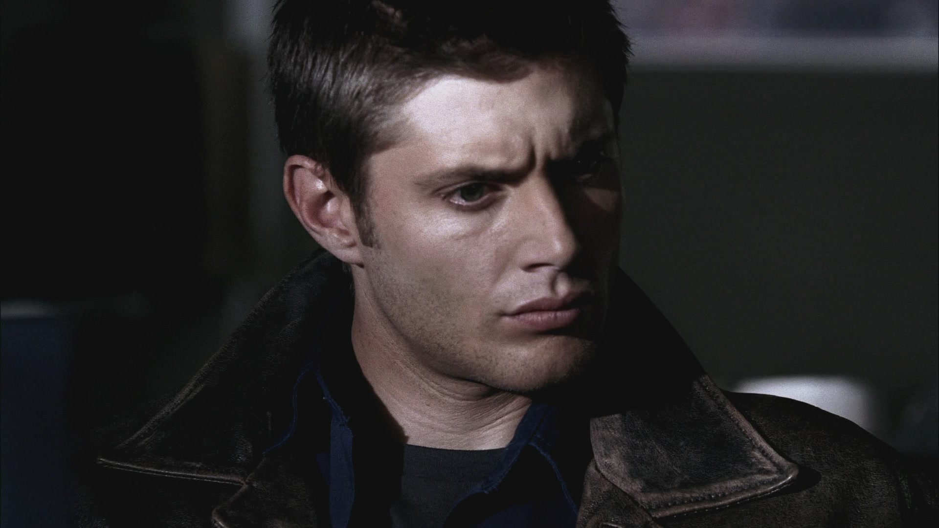 http://www.homeofthenutty.com/supernatural/screencaps/albums/SPN1x04/SPN_0214.jpg