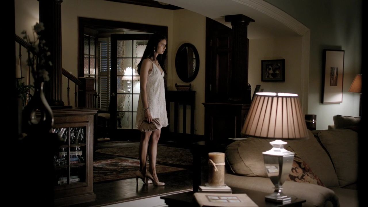 elena-gilbert-tvd-03x01-the-birthday-house-interior-house-interior
