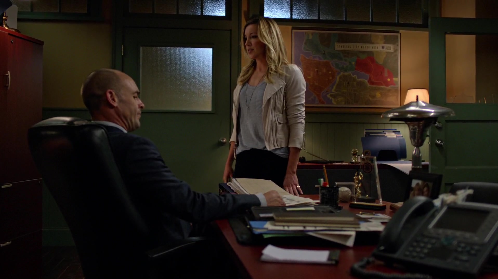 Arrow_S04E01_Green_Arrow_1080p_WEB-DL_DD5_1_H_264-CtrlHD_1018.jpg