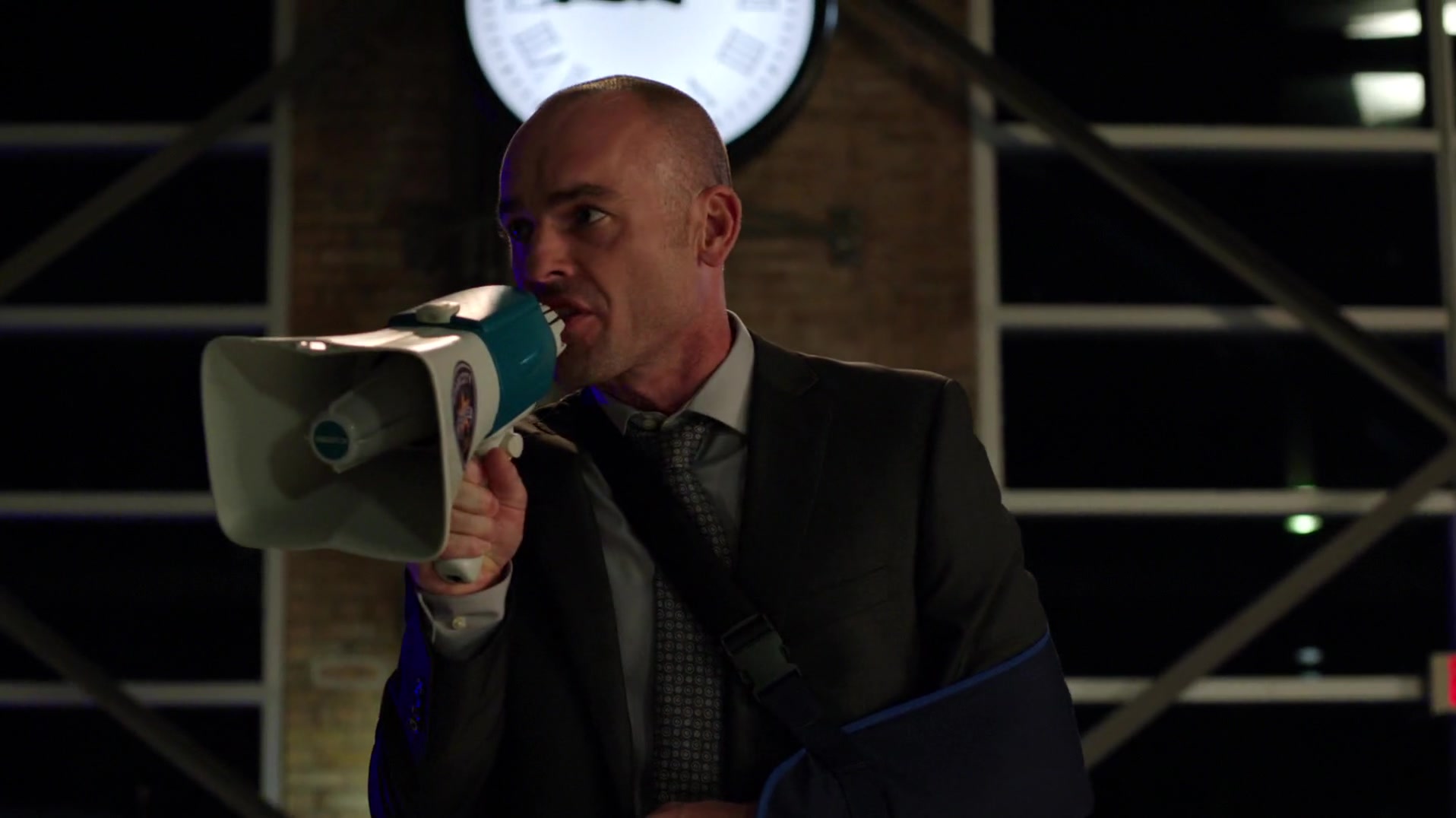 Arrow_S04E01_Green_Arrow_1080p_WEB-DL_DD5_1_H_264-CtrlHD_1792_-_Copy.jpg