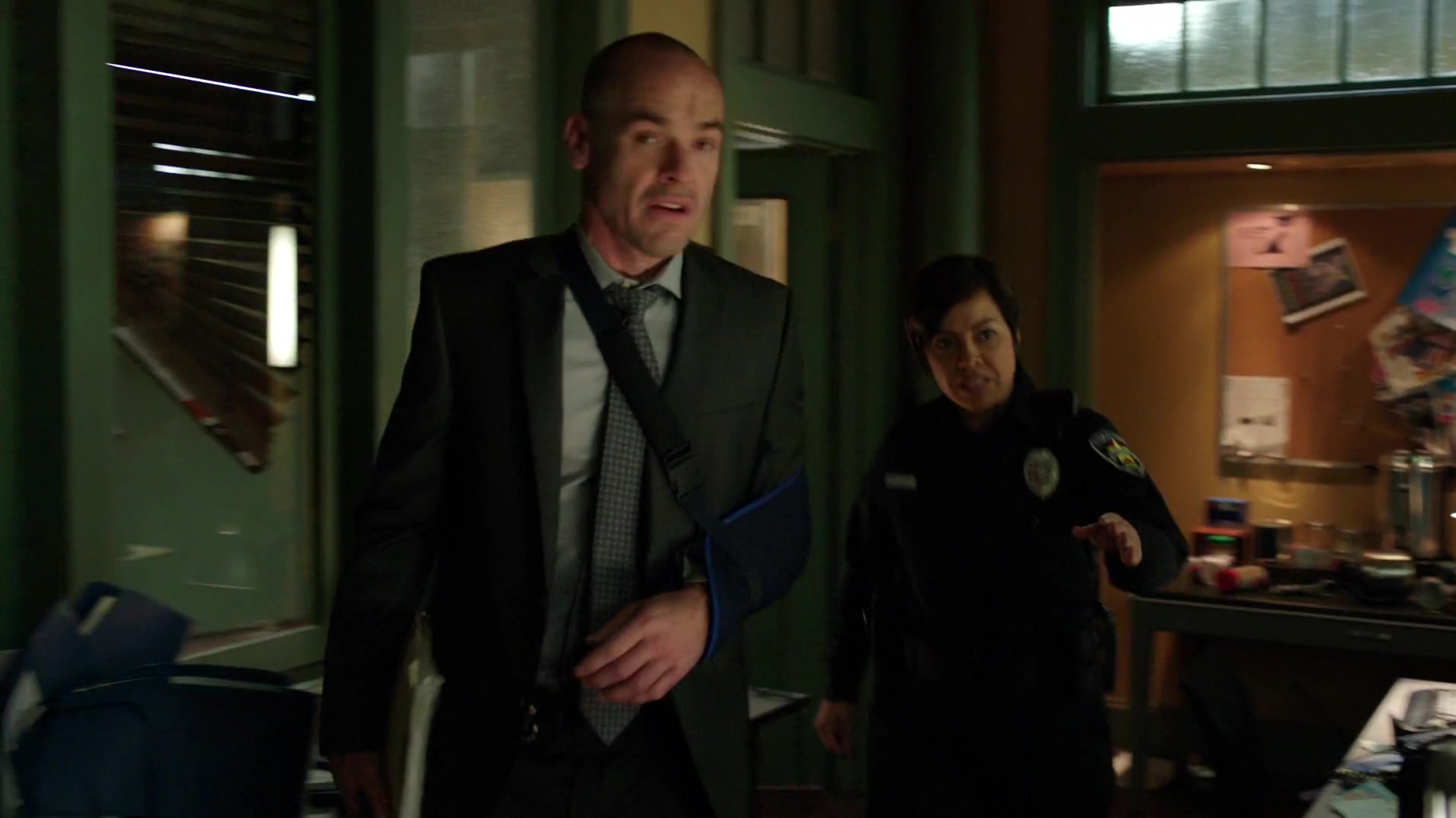 Arrow_S04E01_Green_Arrow_1080p_WEB-DL_DD5_1_H_264-CtrlHD_1994.jpg
