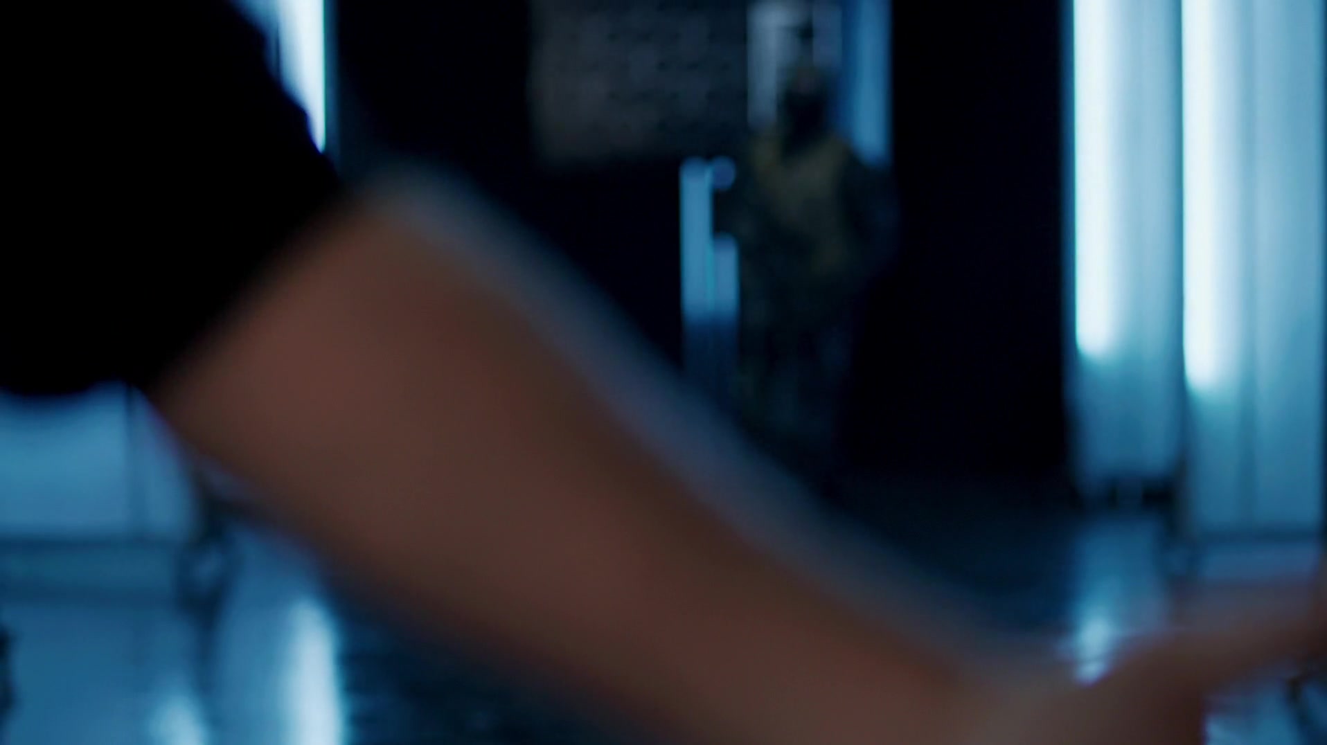 Arrow_S04E01_Green_Arrow_1080p_WEB-DL_DD5_1_H_264-CtrlHD_2101.jpg