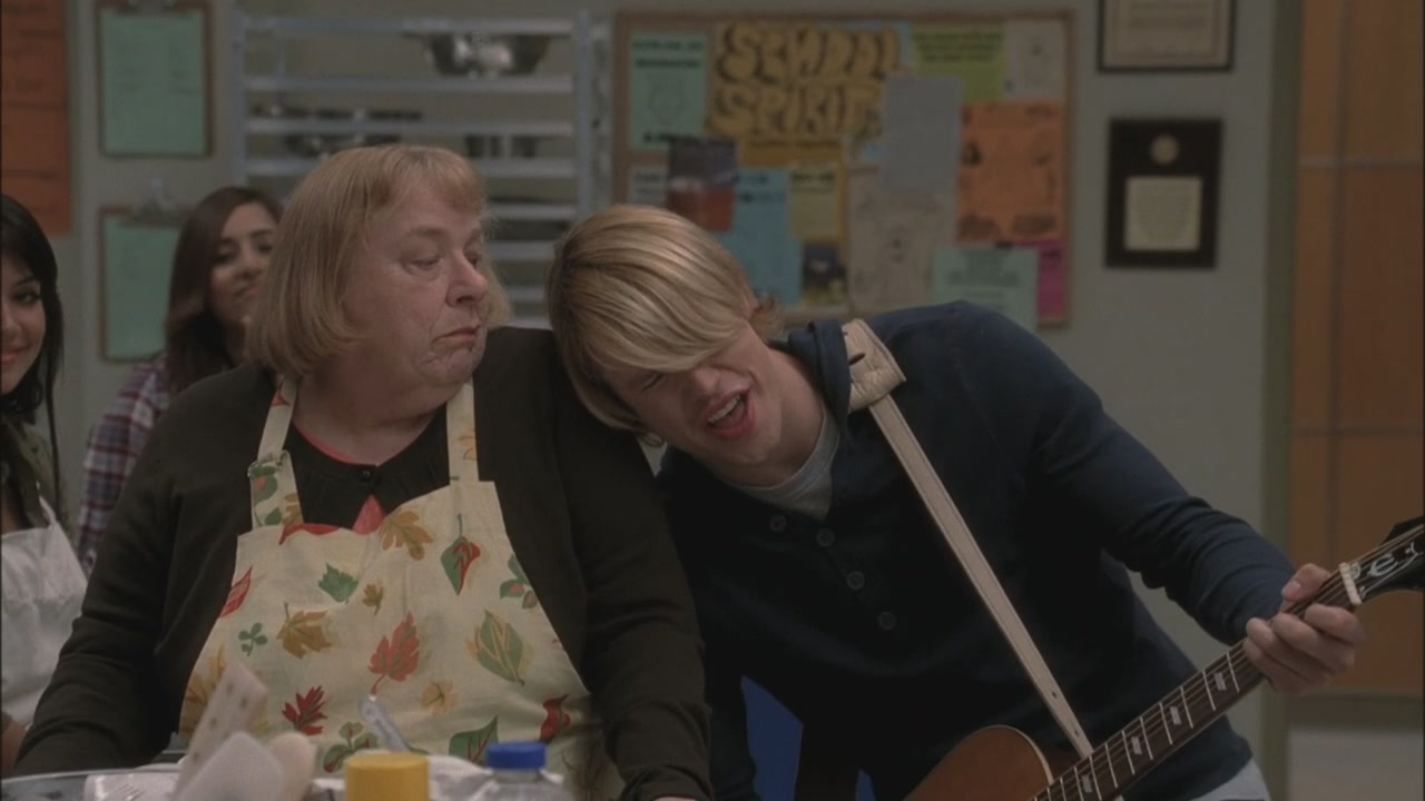 Glee220-0501.jpg