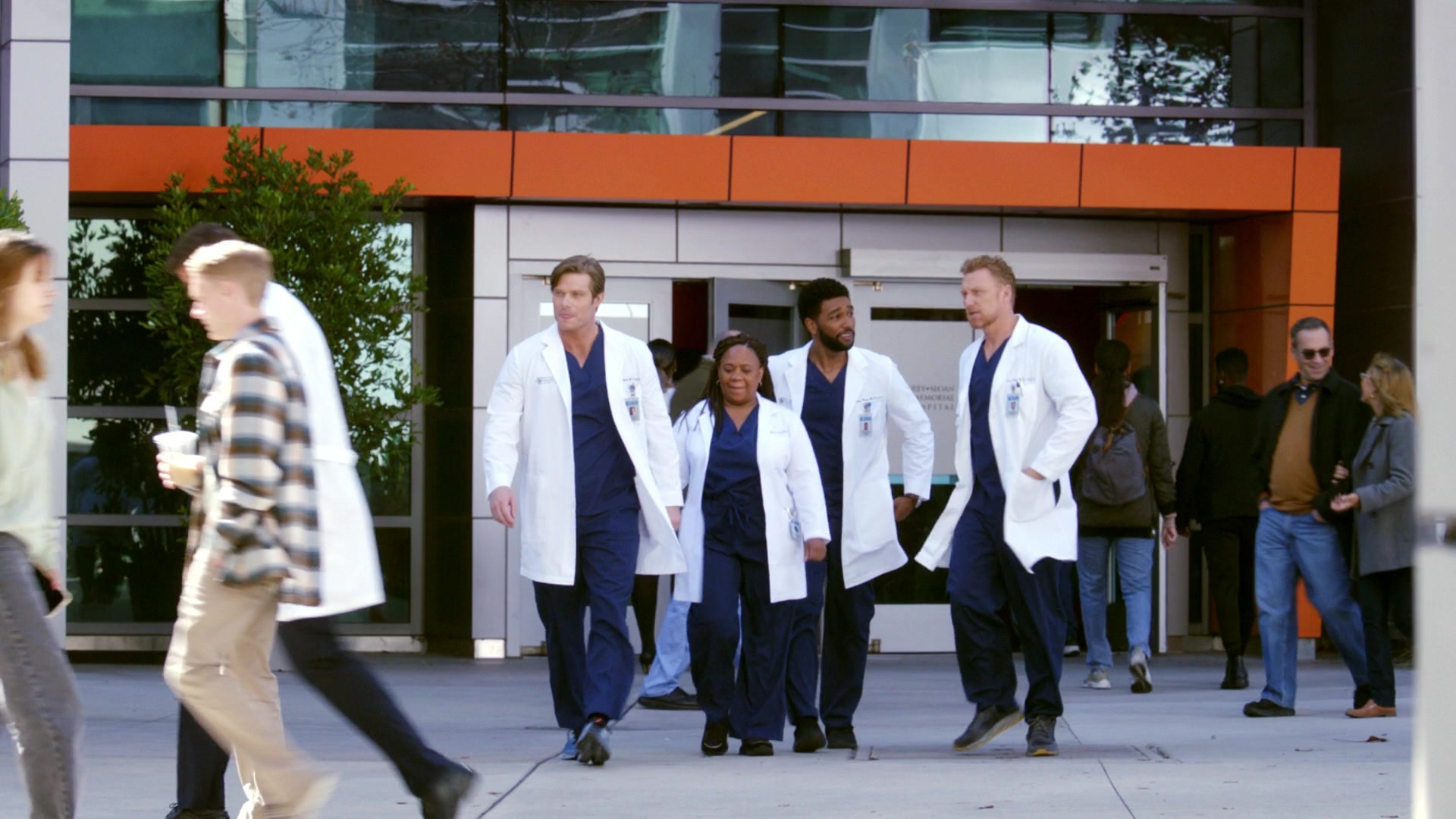 Greys_Anatomy_S19E08_0239.jpg