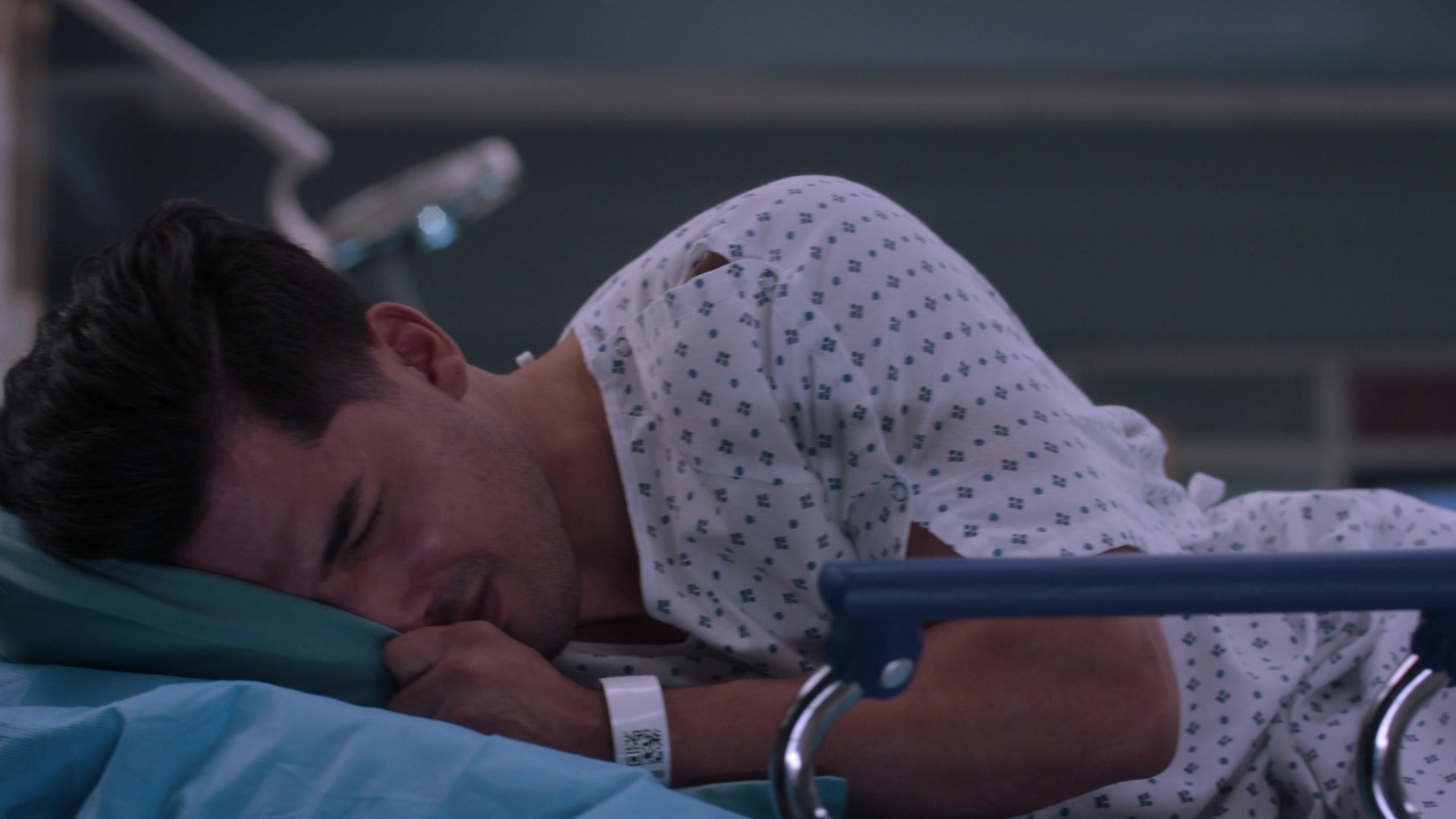 Greys_Anatomy_S19E08_0381.jpg