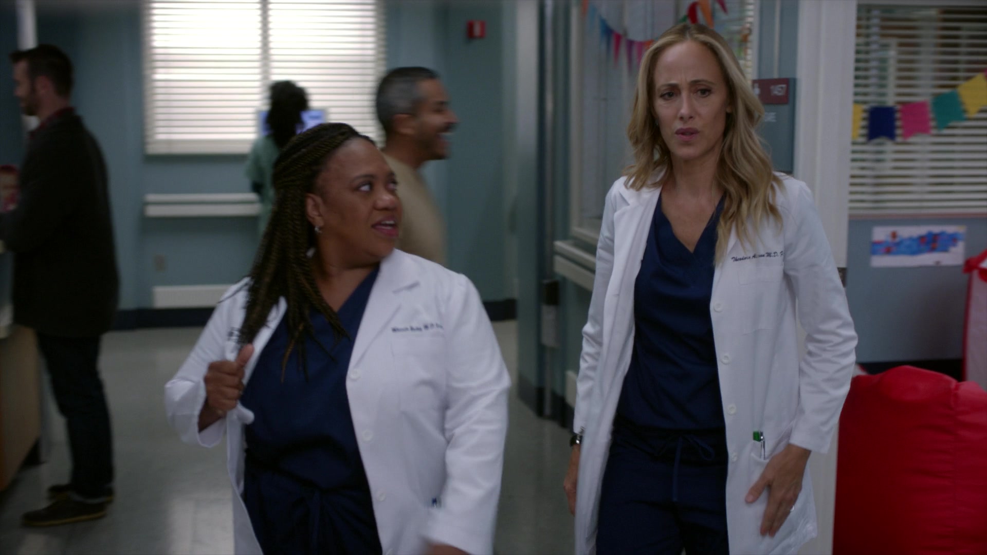 Greys_Anatomy_S19E08_0712.jpg