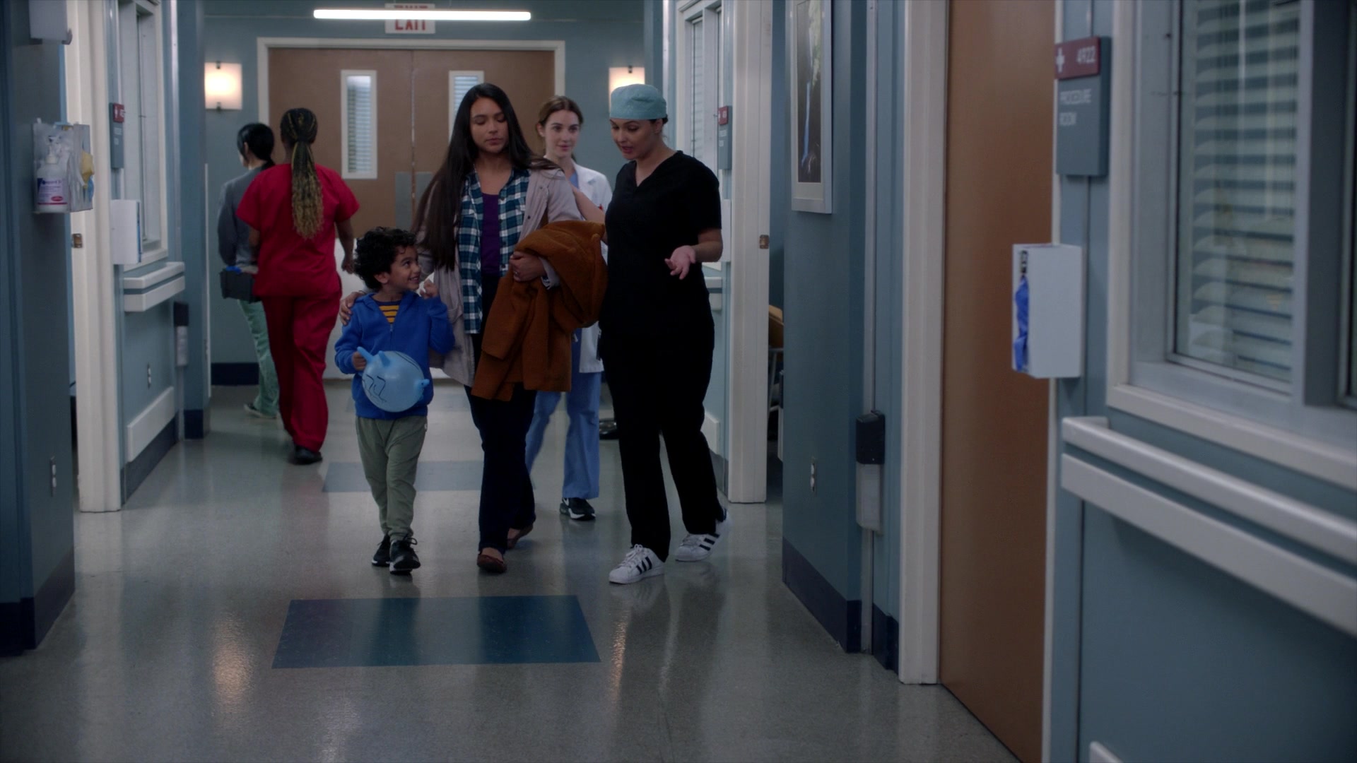 Greys_Anatomy_S19E08_1608.jpg