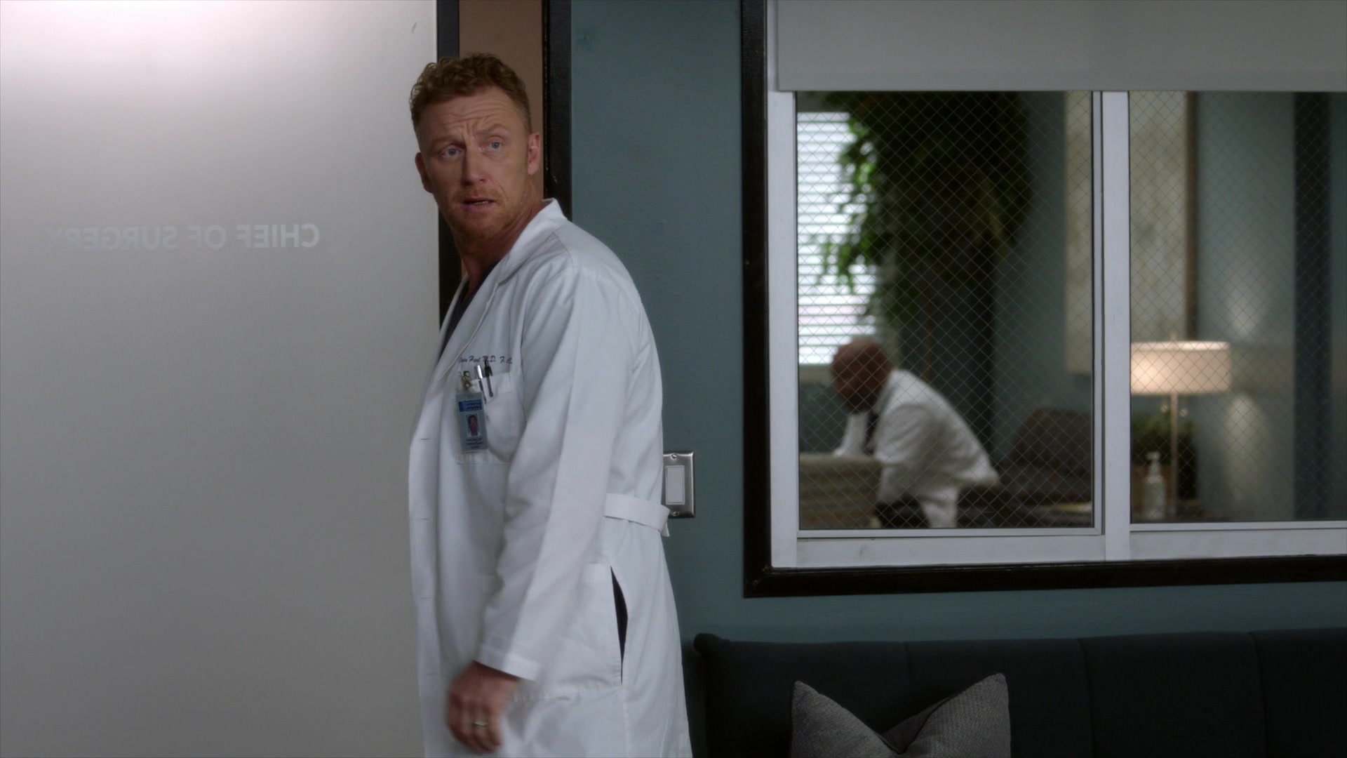 Greys_Anatomy_S19E10_0174.jpg