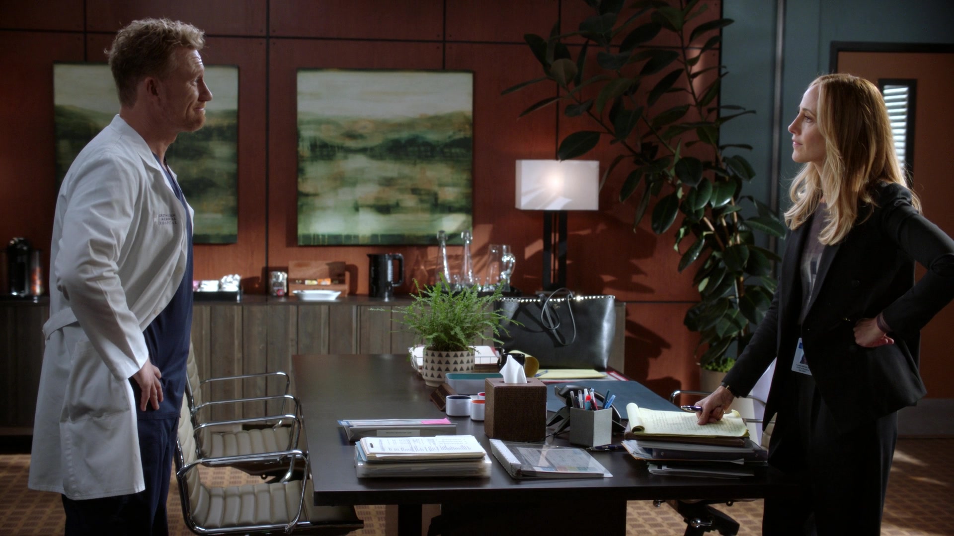 Greys_Anatomy_S19E10_0203.jpg