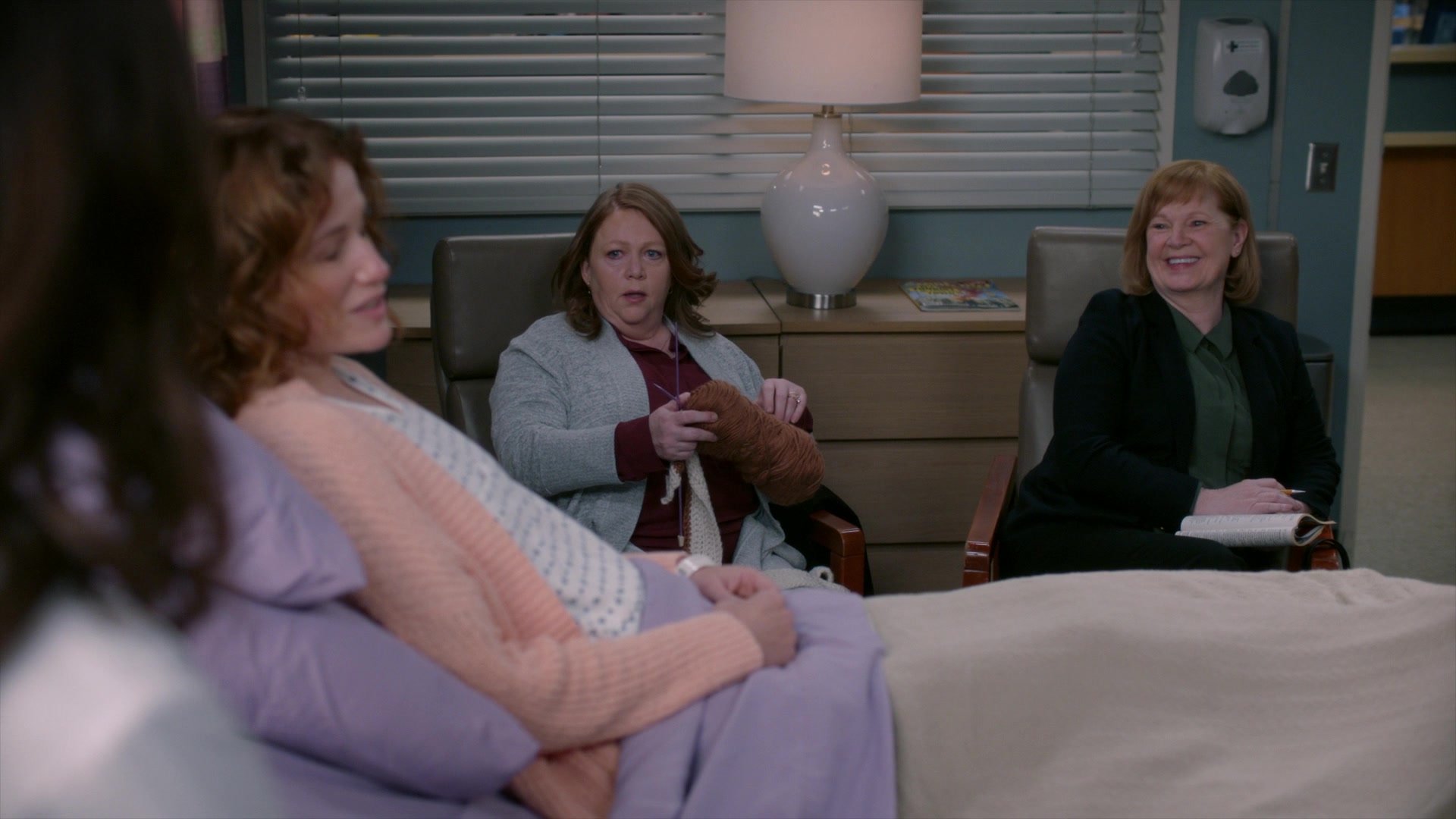 Greys_Anatomy_S19E10_0313.jpg