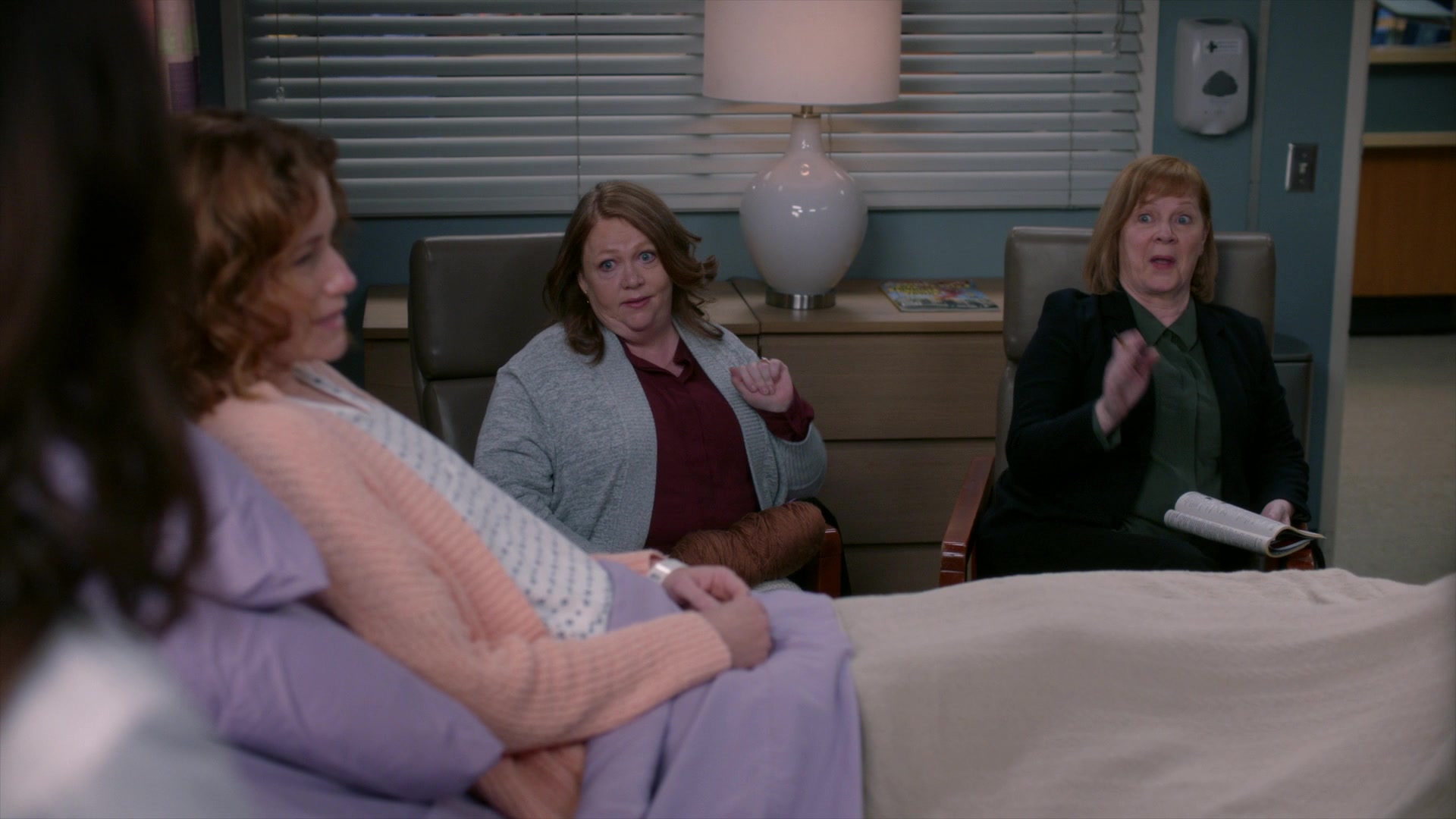 Greys_Anatomy_S19E10_0328.jpg