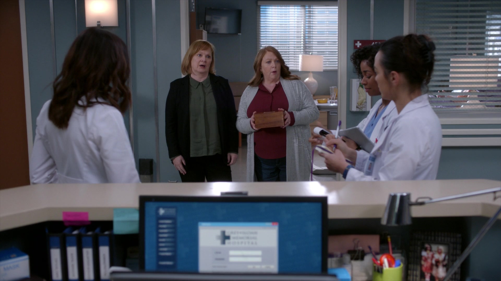 Greys_Anatomy_S19E10_0507.jpg