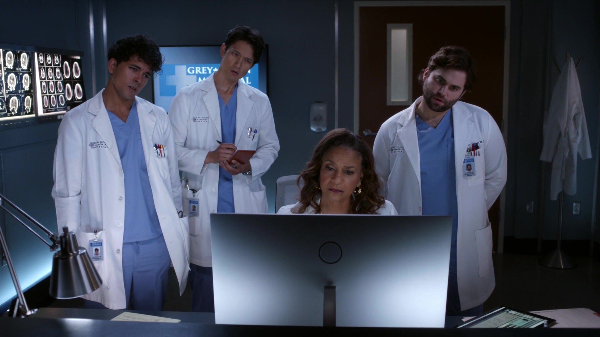 Greys_Anatomy_S19E10_0528.jpg