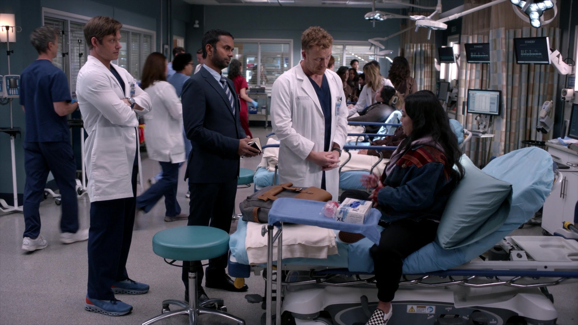 Greys_Anatomy_S19E10_0710.jpg