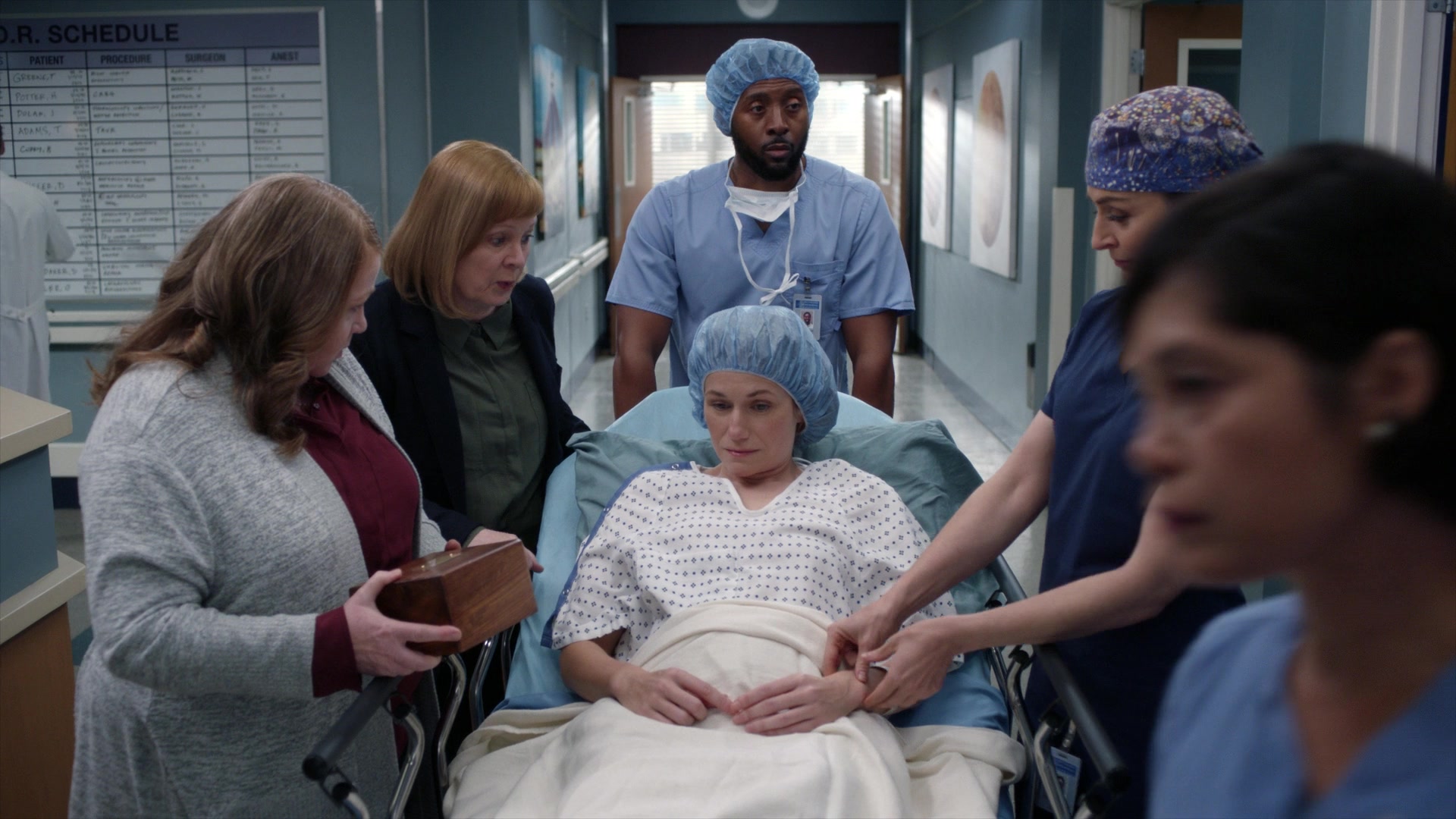 Greys_Anatomy_S19E10_1012.jpg