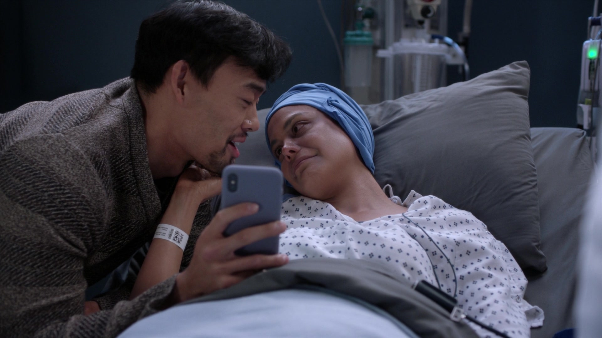 Greys_Anatomy_S19E10_1373.jpg