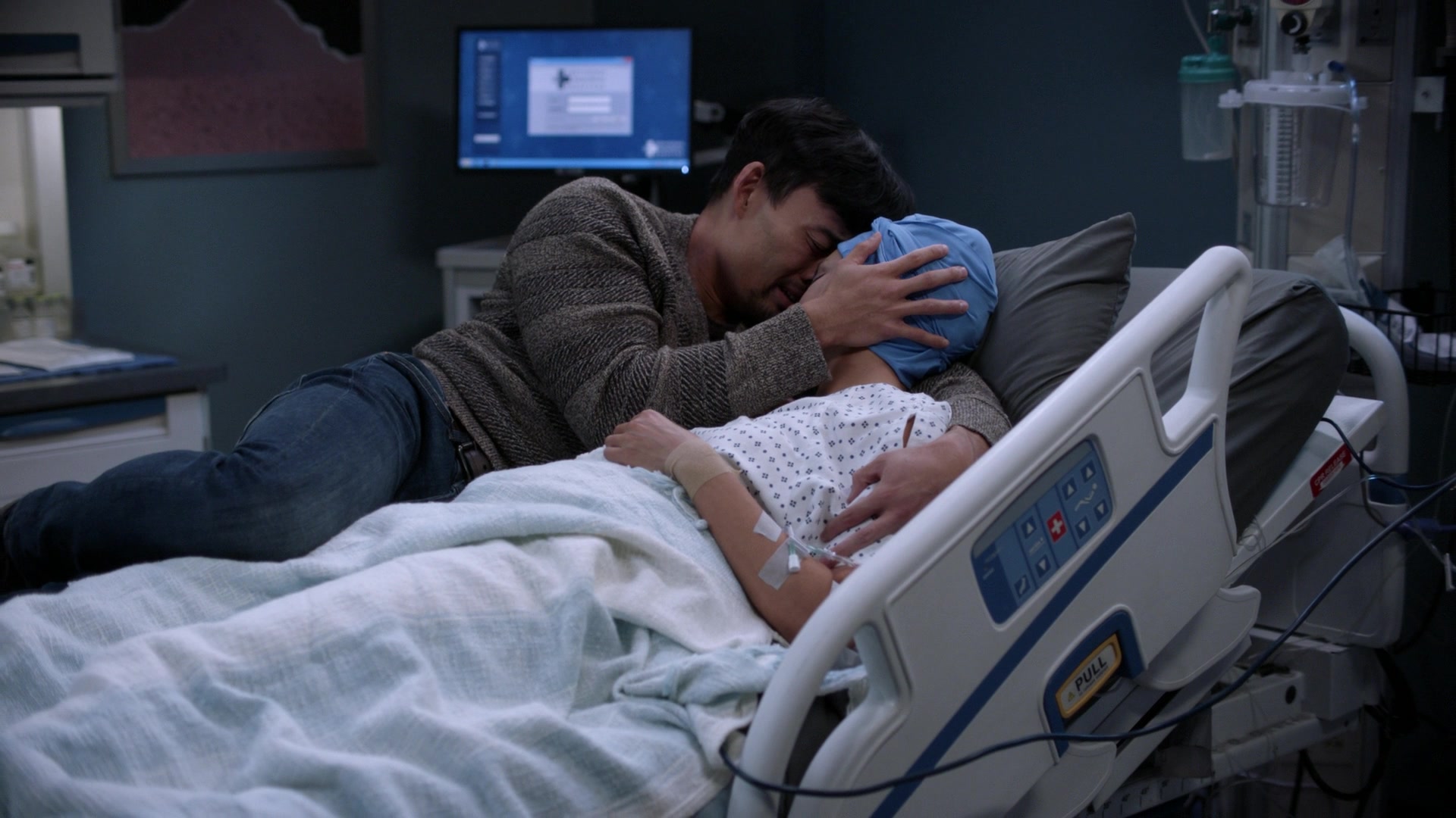 Greys_Anatomy_S19E10_1472.jpg