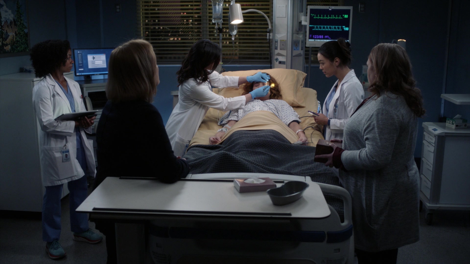 Greys_Anatomy_S19E10_1527.jpg