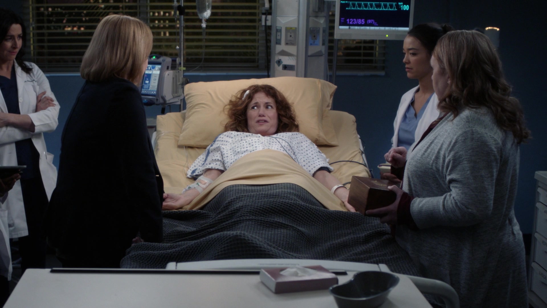 Greys_Anatomy_S19E10_1552.jpg