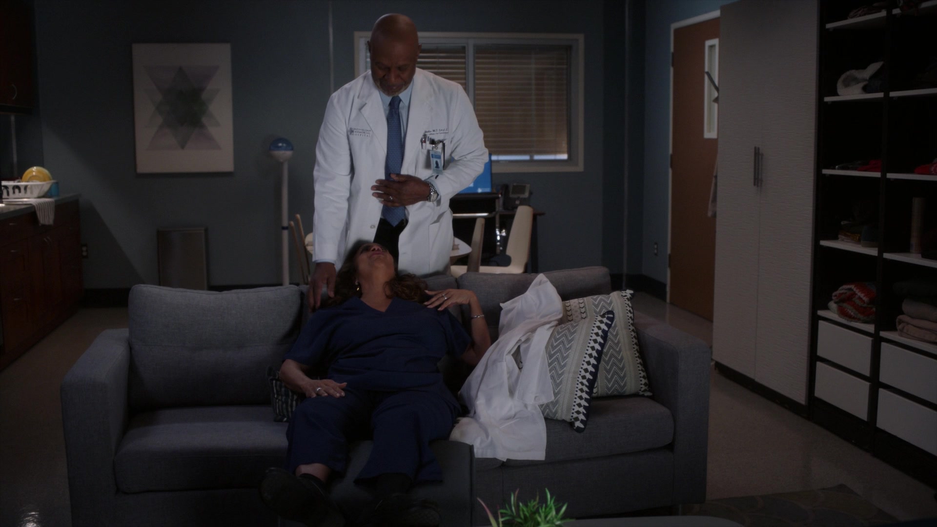Greys_Anatomy_S19E10_1839.jpg
