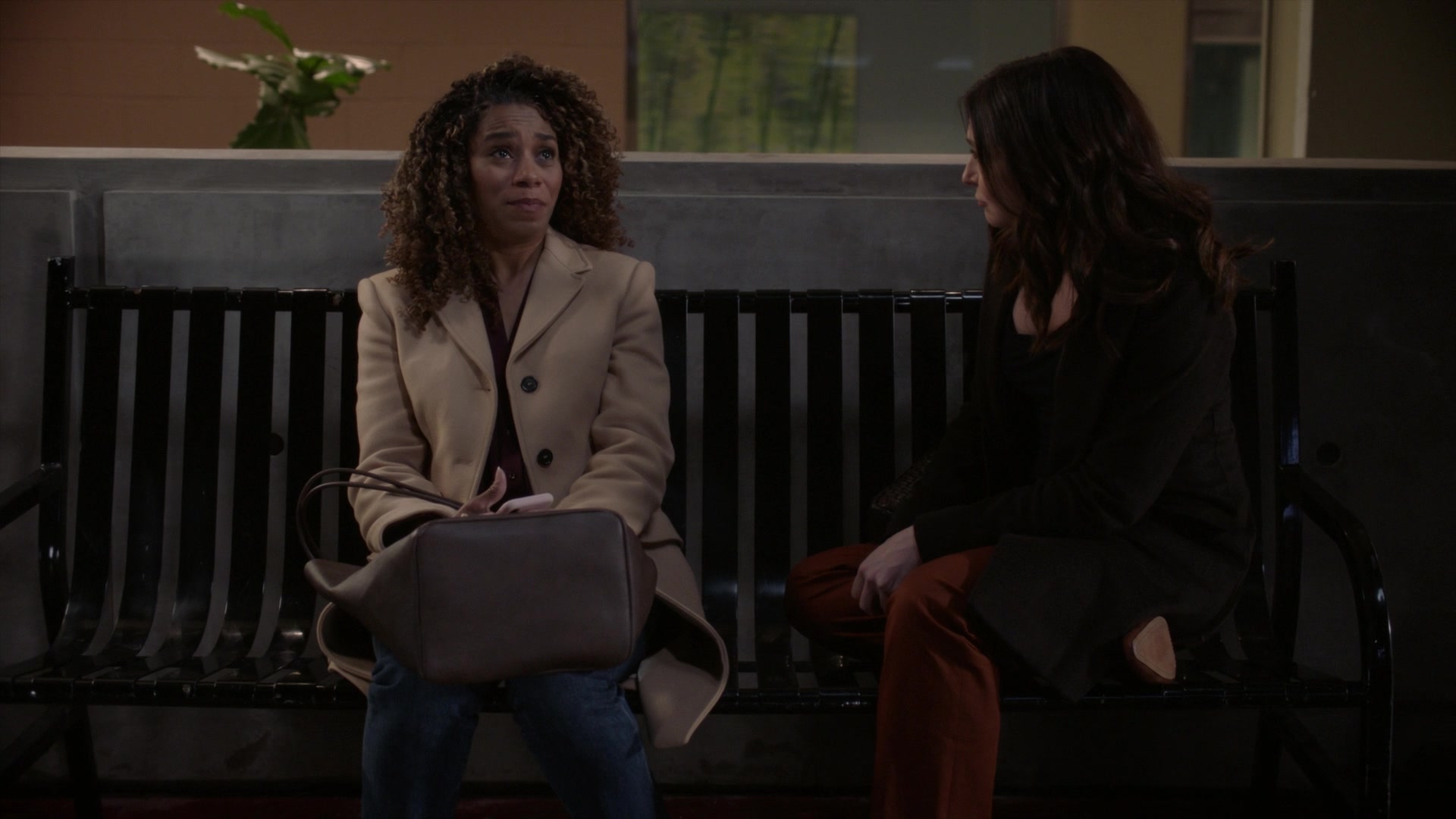 Greys_Anatomy_S19E10_1945.jpg