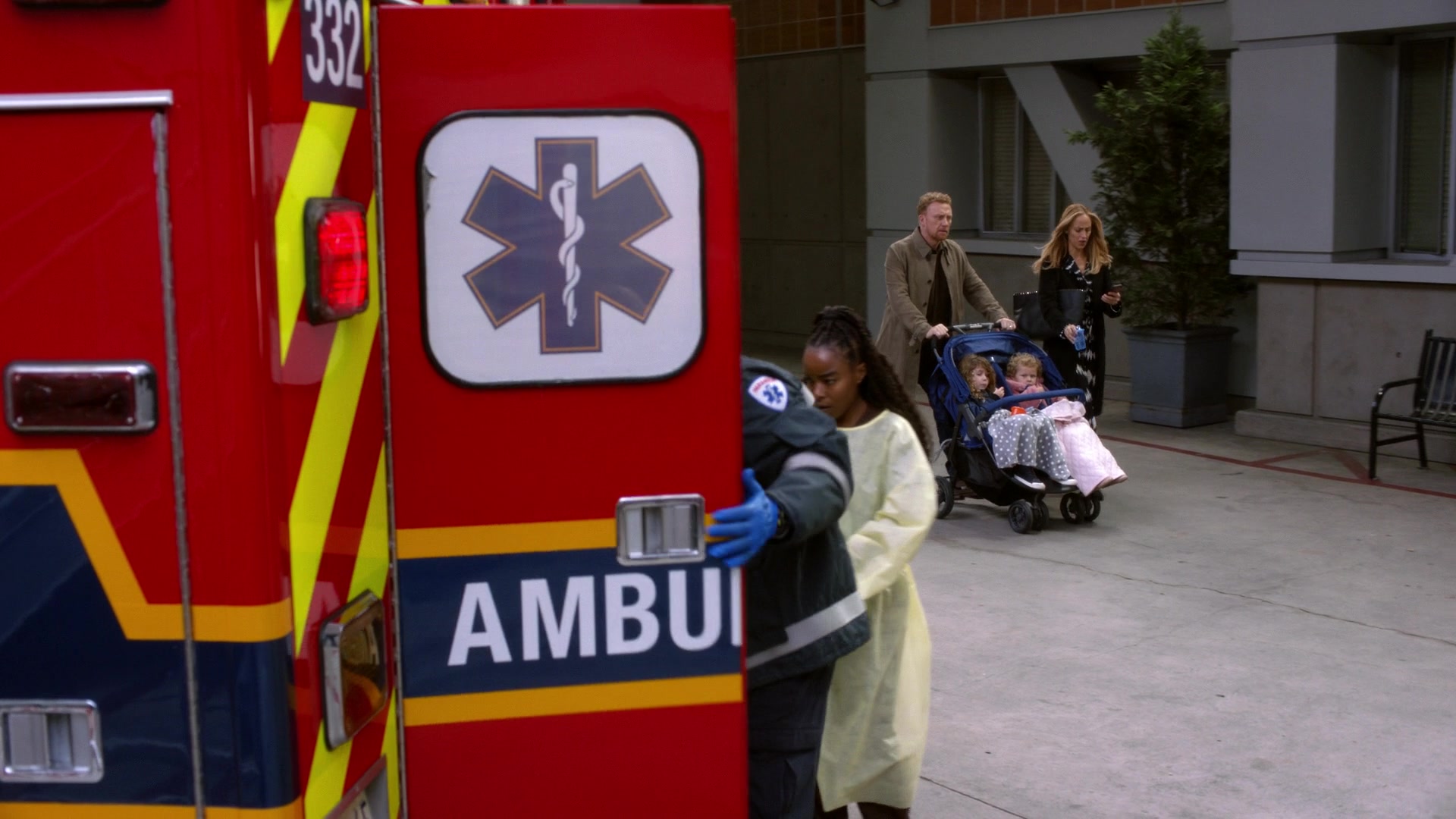Greys_Anatomy_S19E11_0090.jpg