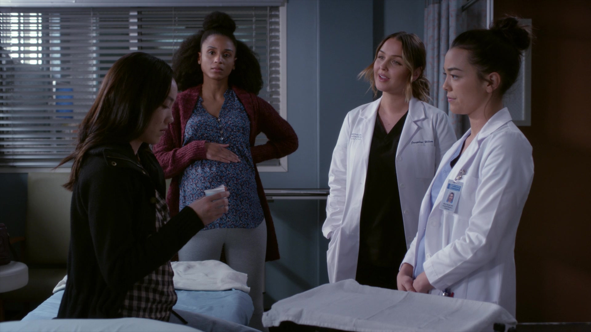 Greys_Anatomy_S19E11_0709.jpg