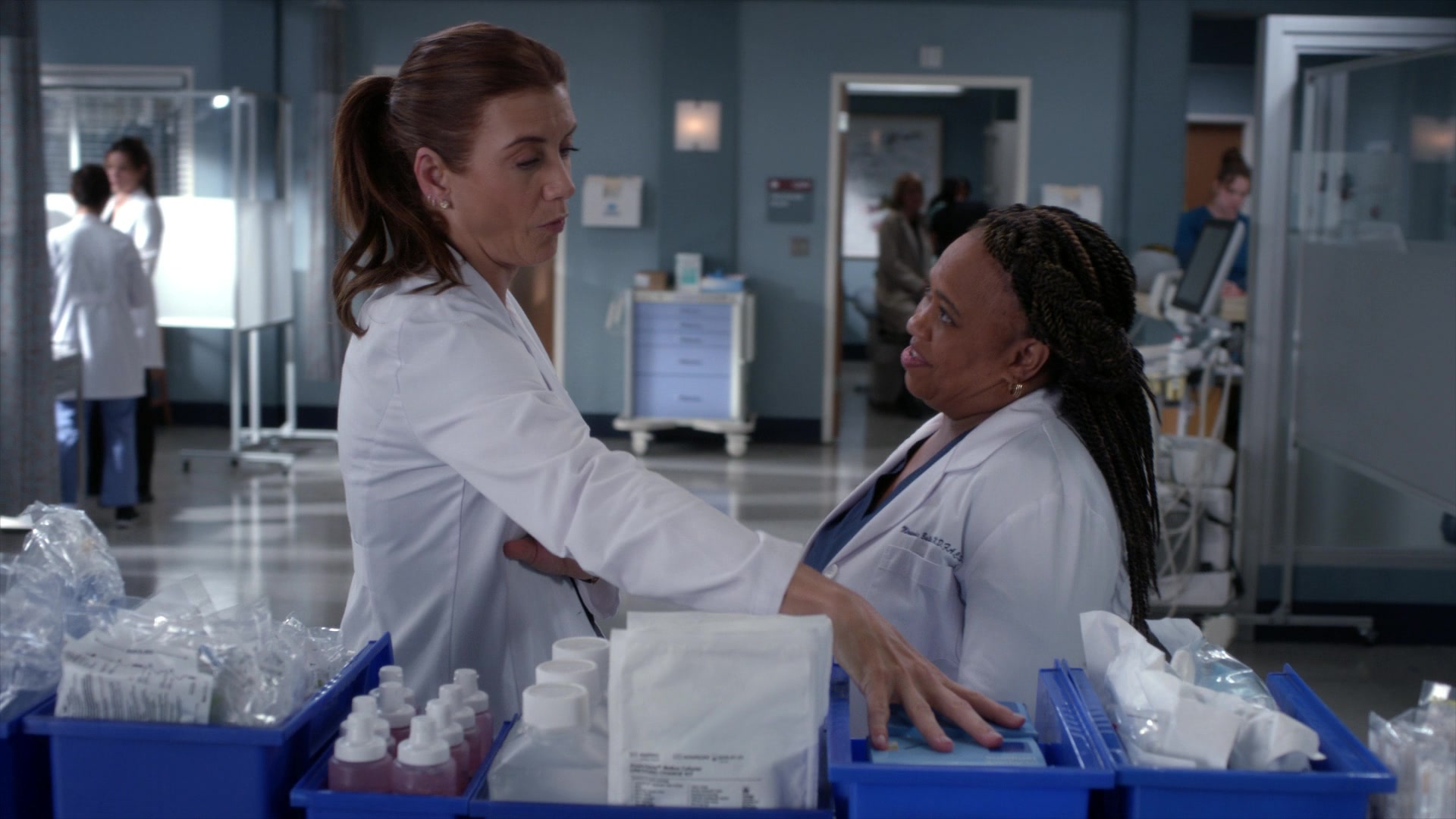 Greys_Anatomy_S19E11_0901.jpg