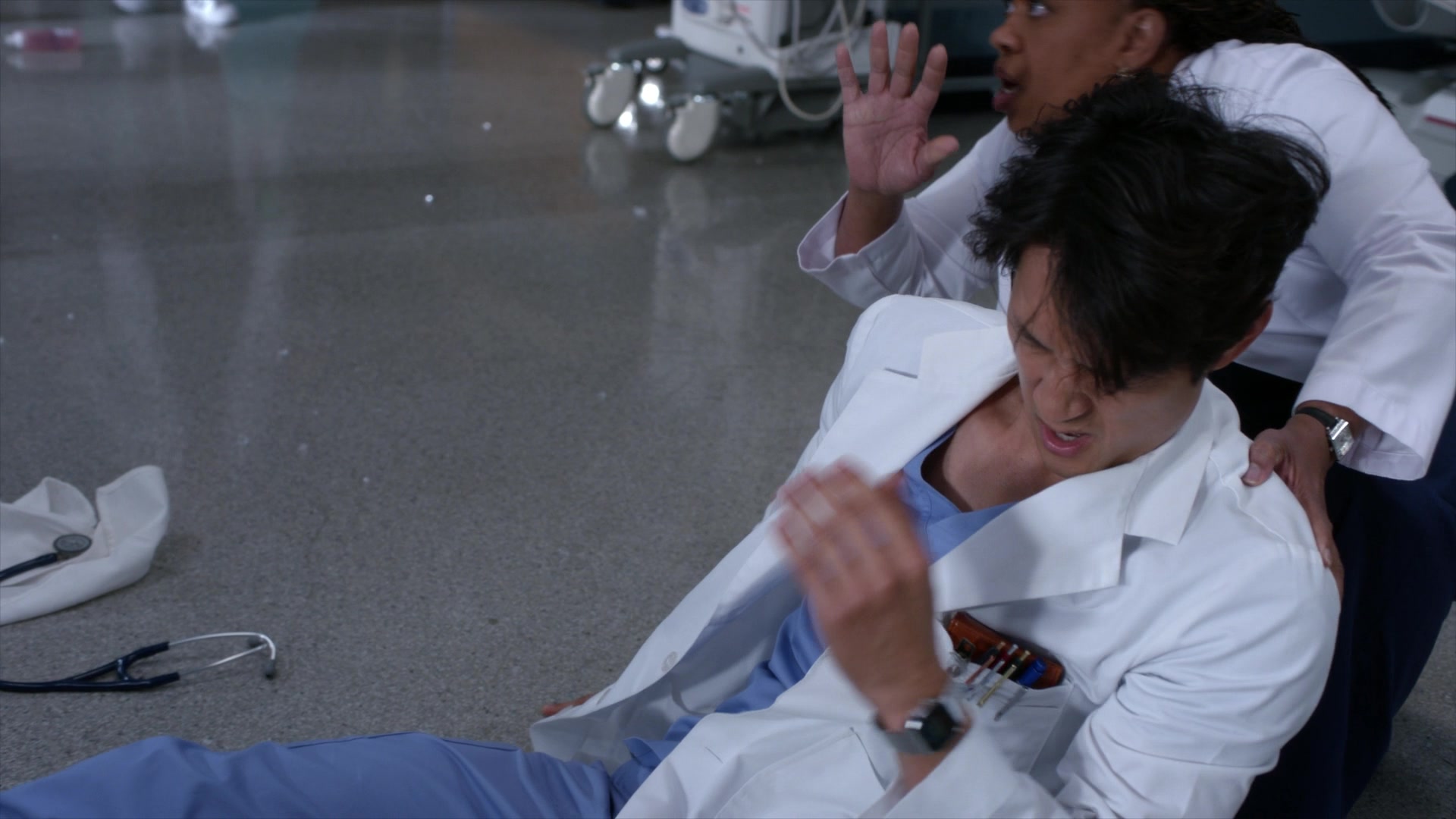 Greys_Anatomy_S19E11_0910.jpg