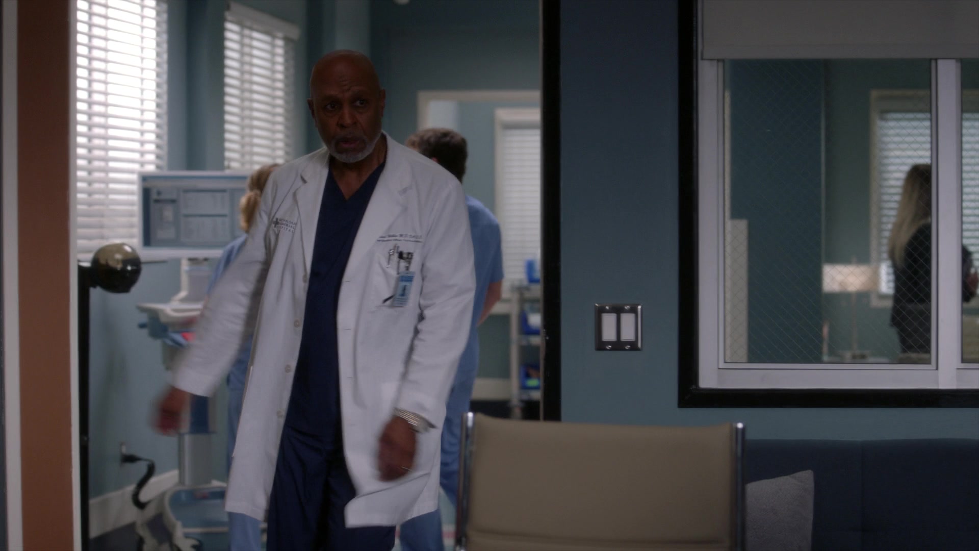 Greys_Anatomy_S19E11_0923.jpg