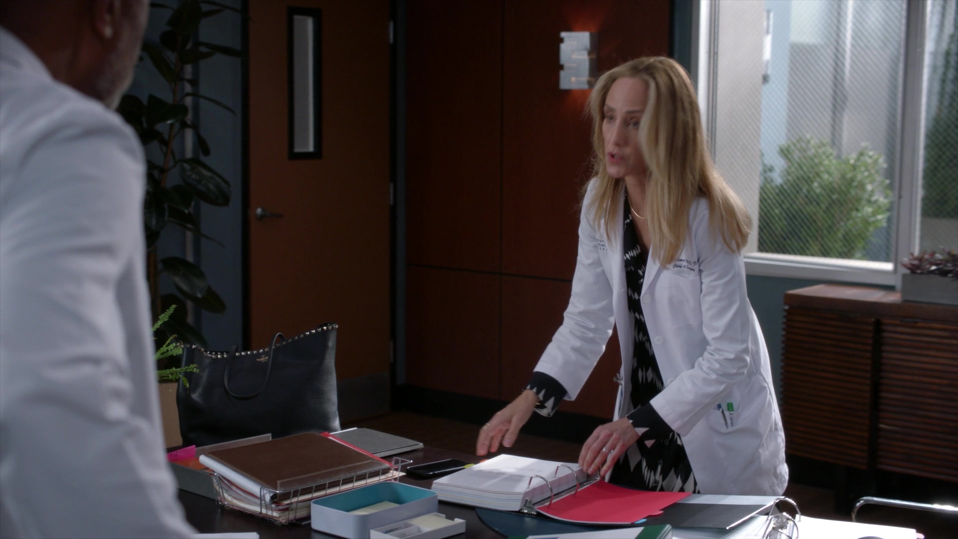 Greys_Anatomy_S19E11_0926.jpg