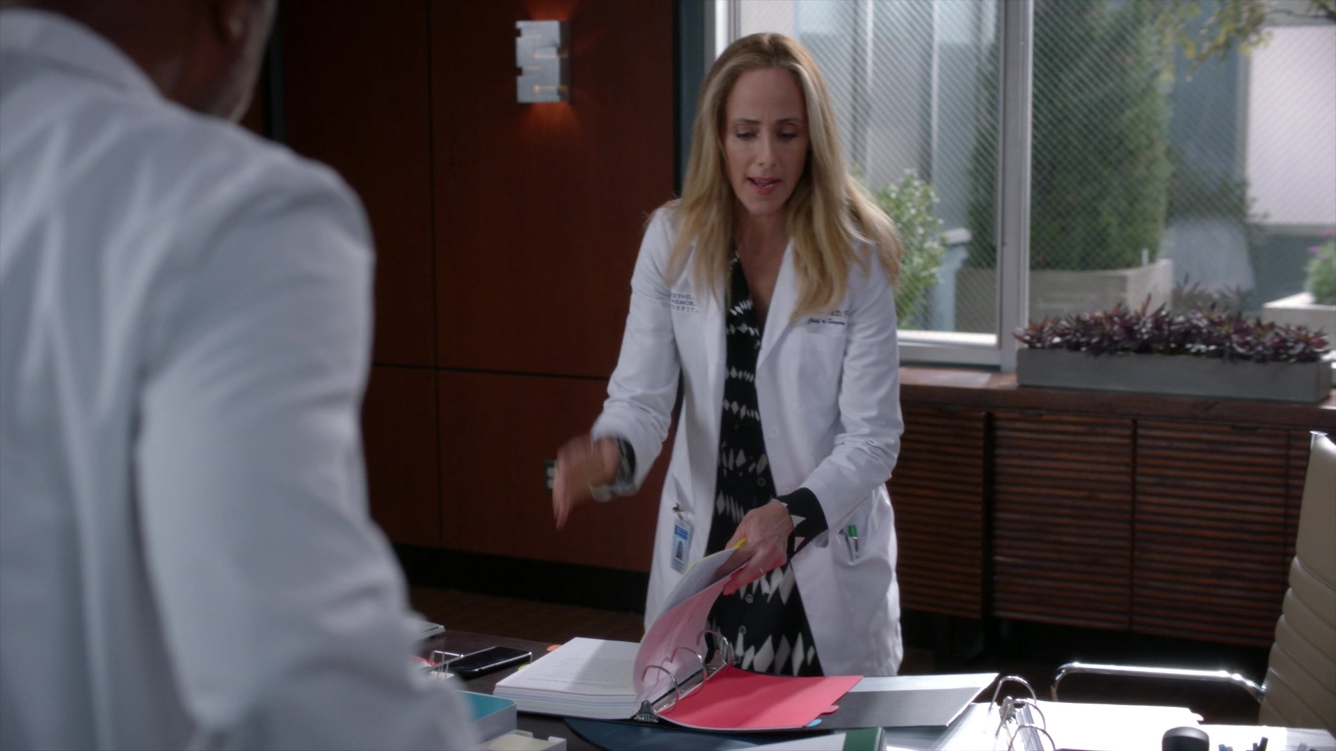 Greys_Anatomy_S19E11_0929.jpg