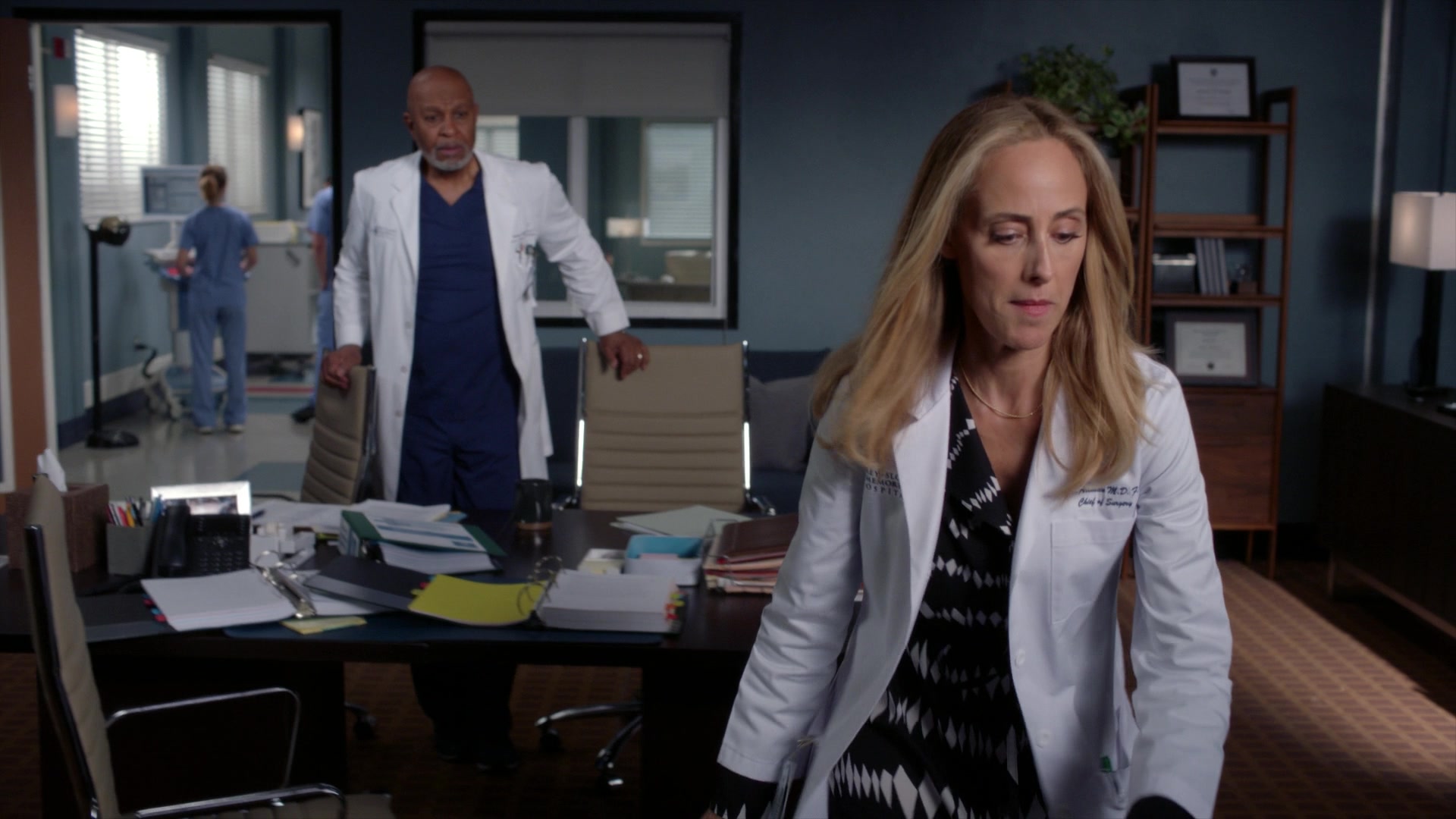 Greys_Anatomy_S19E11_0932.jpg