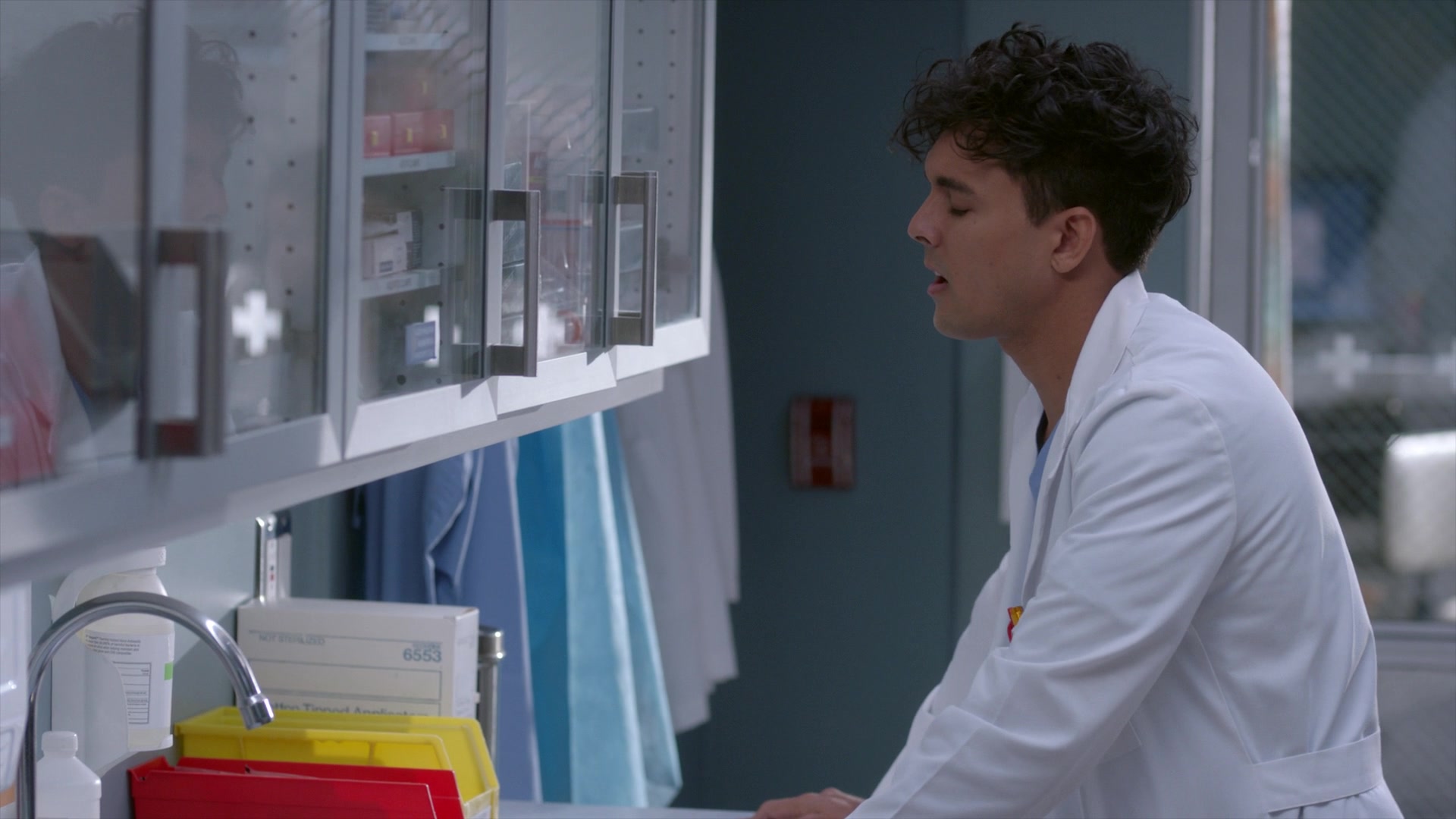 Greys_Anatomy_S19E11_1152.jpg