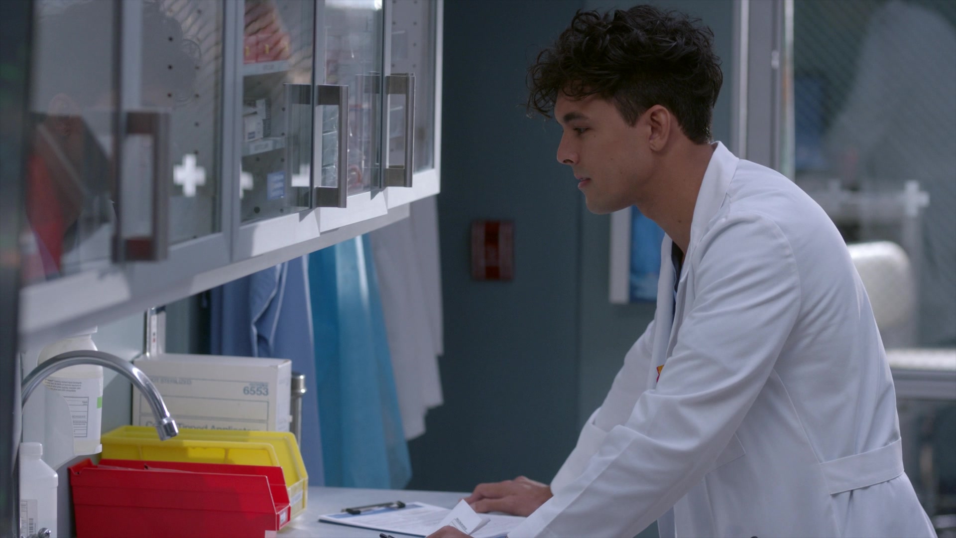 Greys_Anatomy_S19E11_1163.jpg