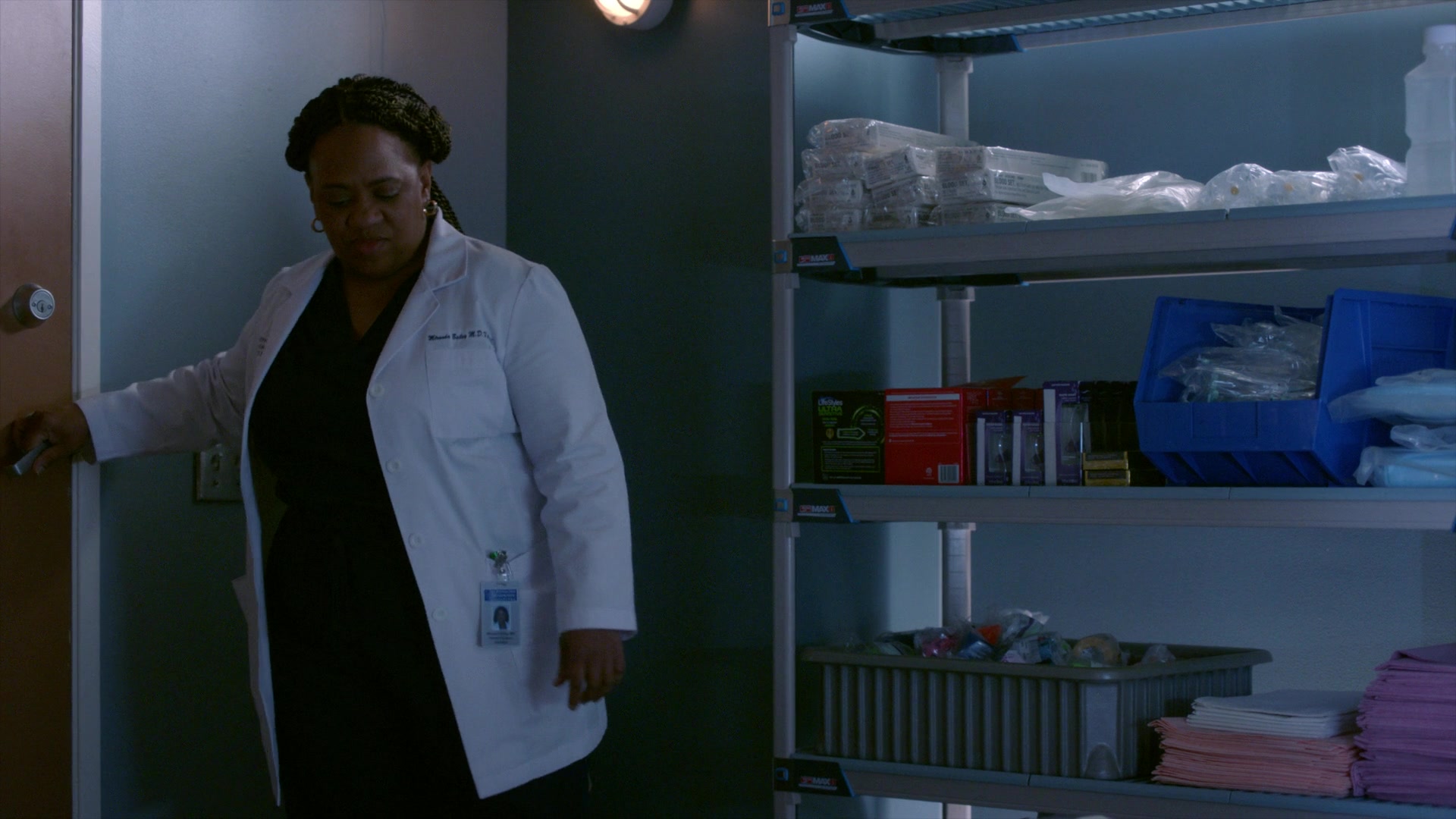 Greys_Anatomy_S19E11_1249.jpg