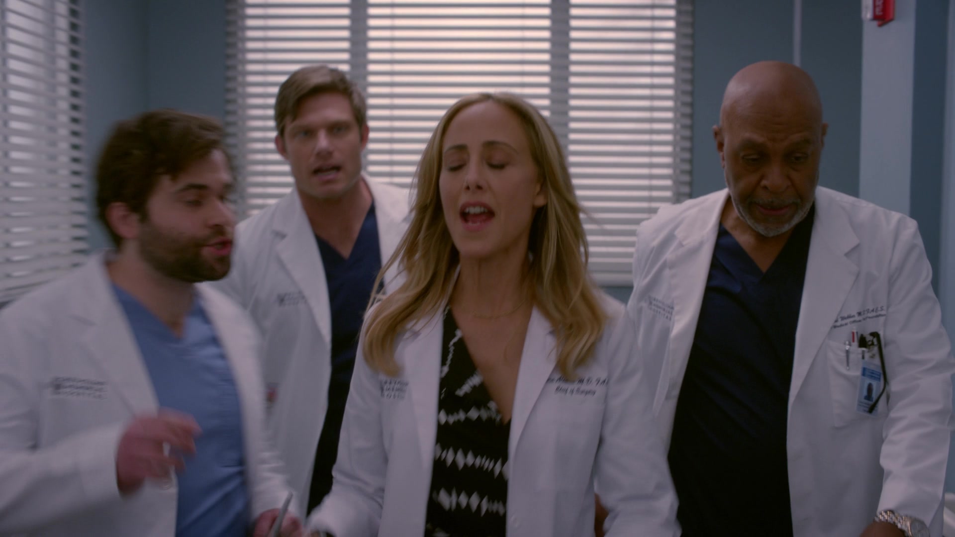 Greys_Anatomy_S19E11_1363.jpg