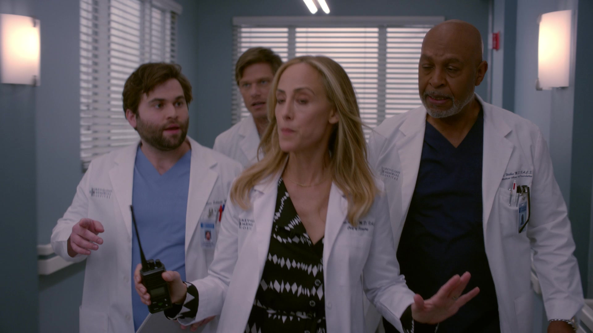Greys_Anatomy_S19E11_1364.jpg
