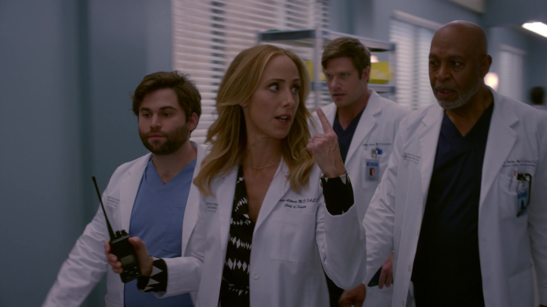 Greys_Anatomy_S19E11_1368.jpg