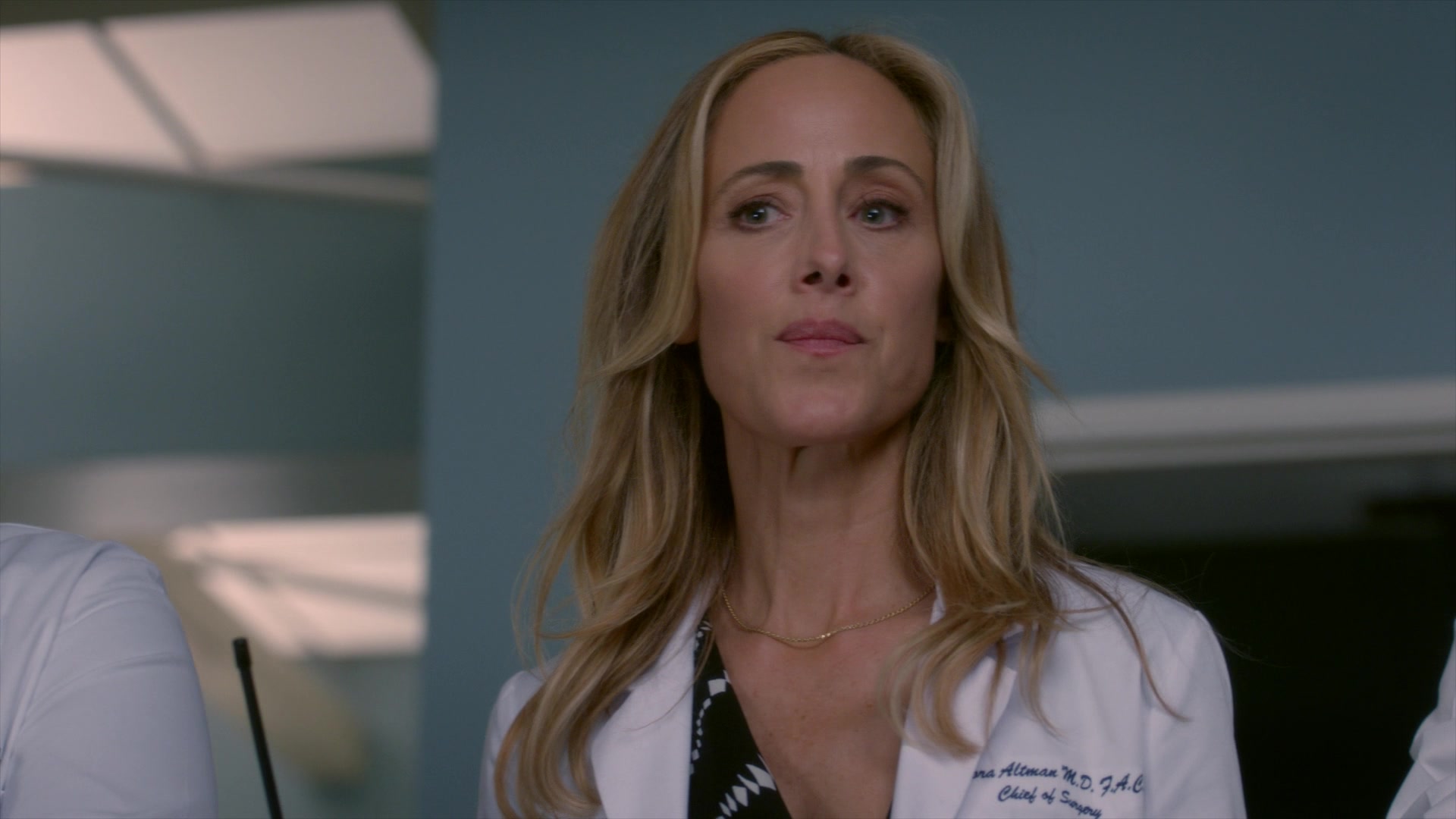 Greys_Anatomy_S19E11_1387.jpg