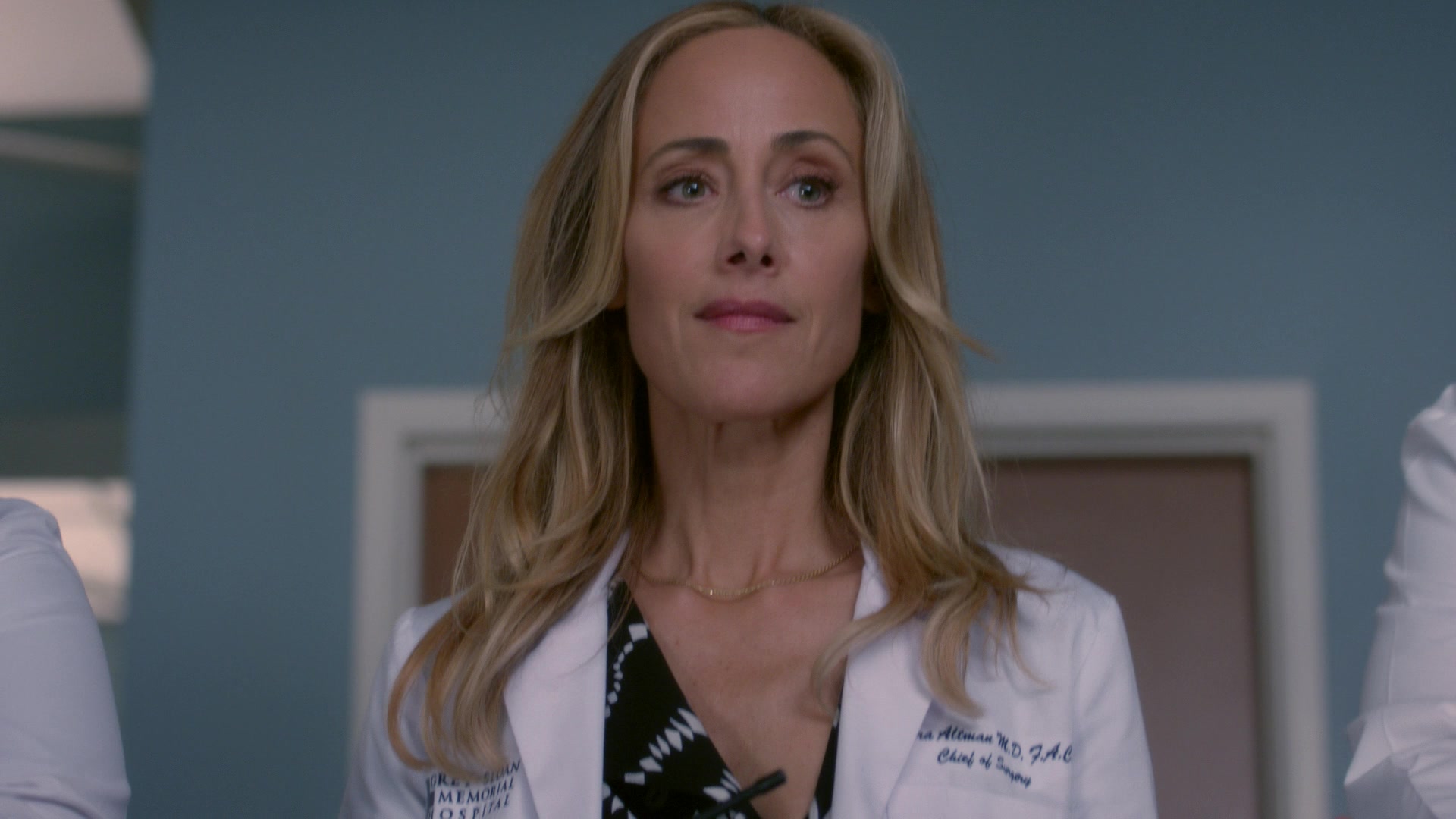 Greys_Anatomy_S19E11_1390.jpg