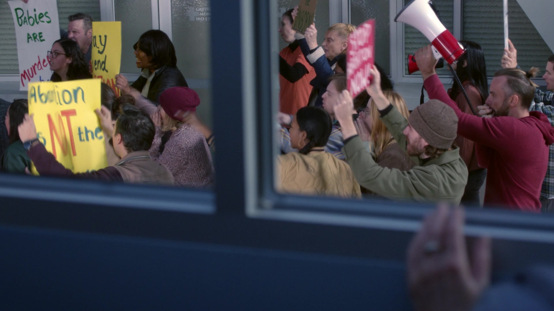 Greys_Anatomy_S19E11_1393.jpg