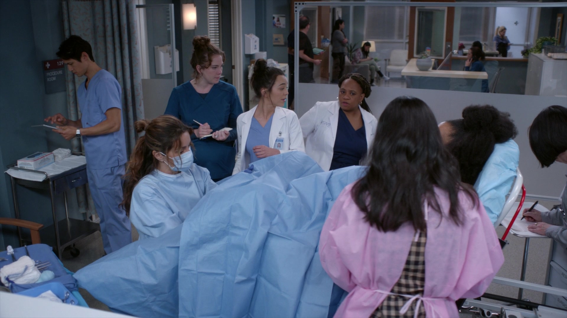 Greys_Anatomy_S19E11_1398.jpg