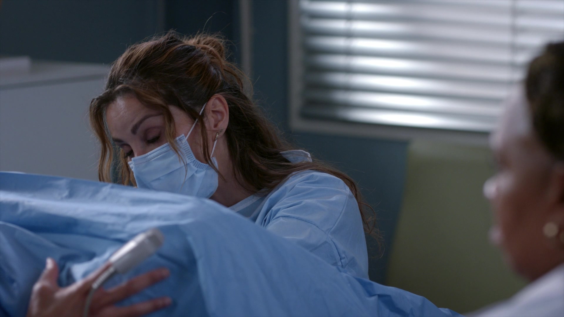 Greys_Anatomy_S19E11_1420.jpg