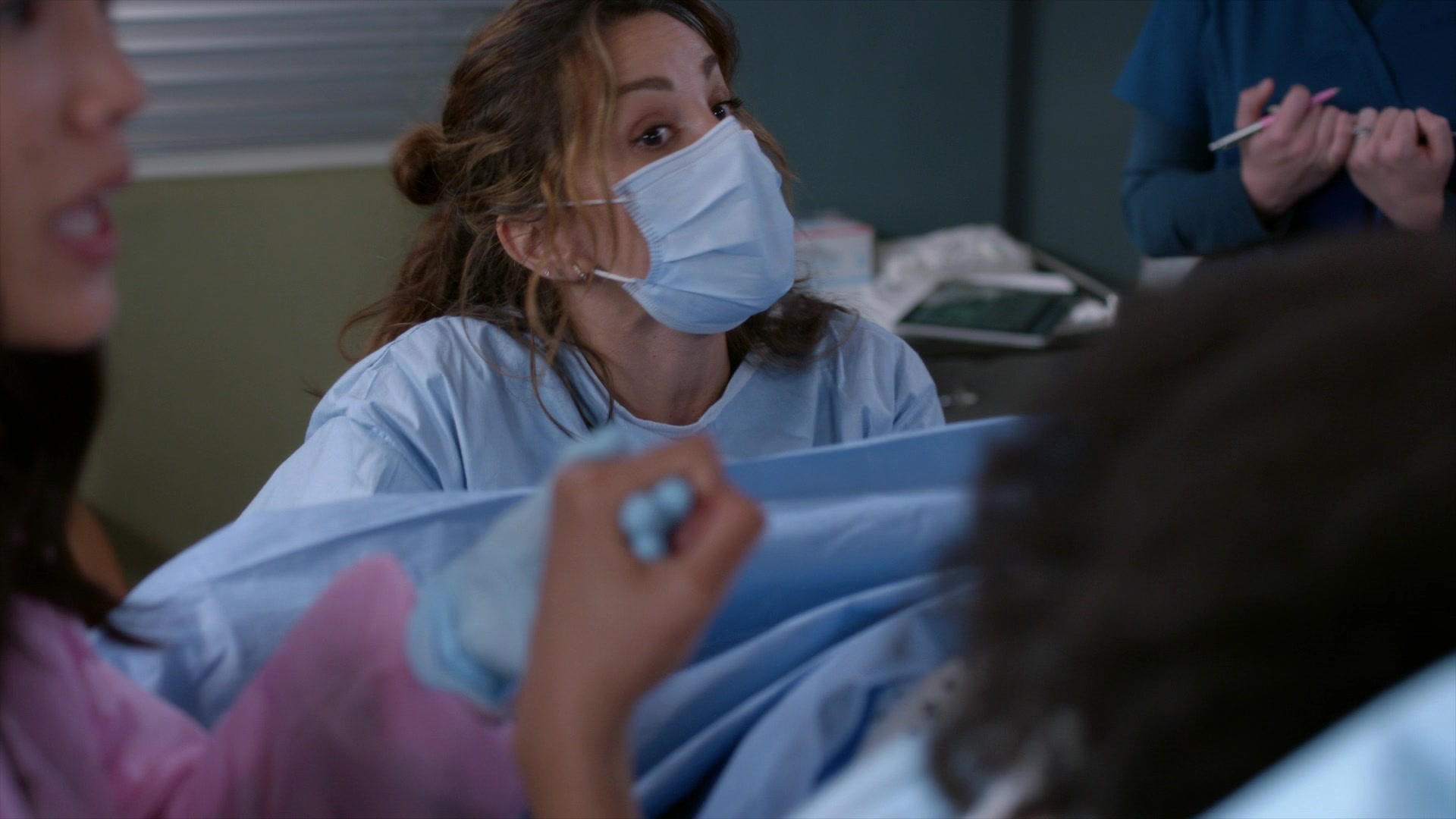 Greys_Anatomy_S19E11_1494.jpg