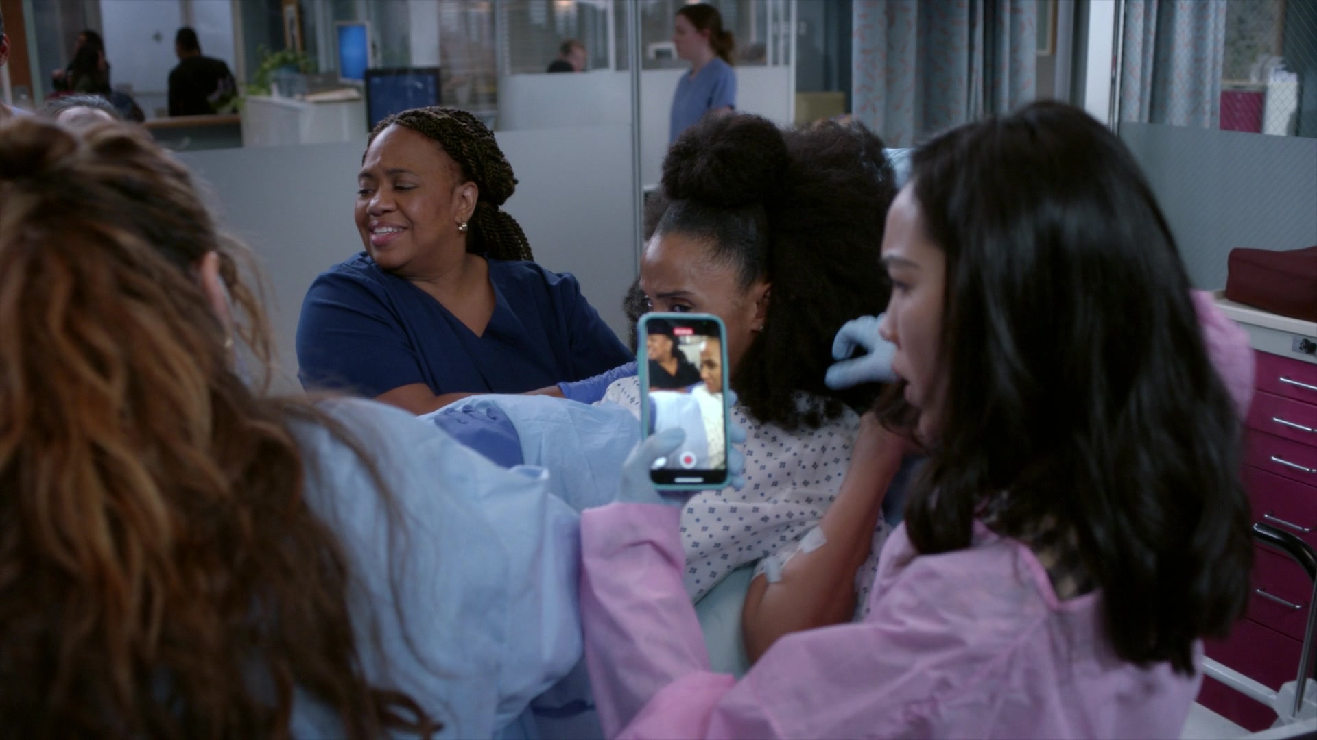 Greys_Anatomy_S19E11_1515.jpg