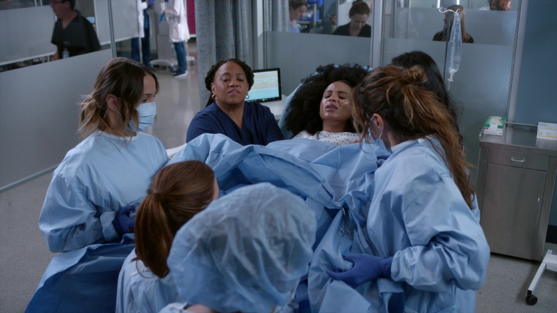 Greys_Anatomy_S19E11_1547.jpg