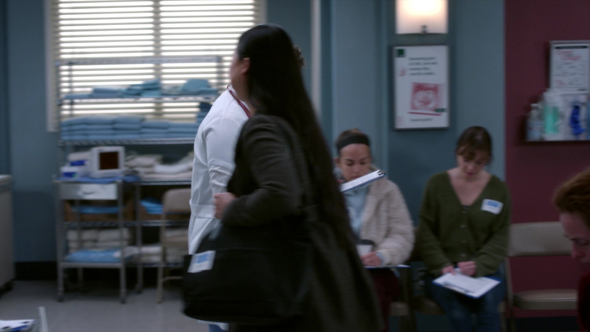 Greys_Anatomy_S19E11_1558.jpg