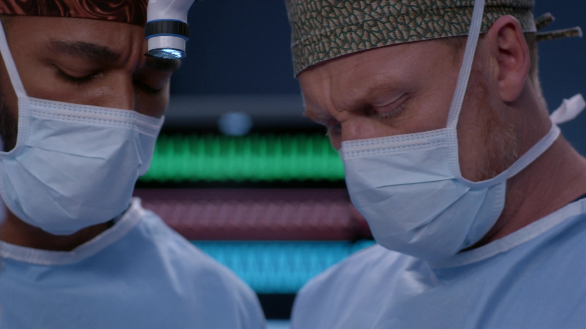 Greys_Anatomy_S19E11_1608.jpg