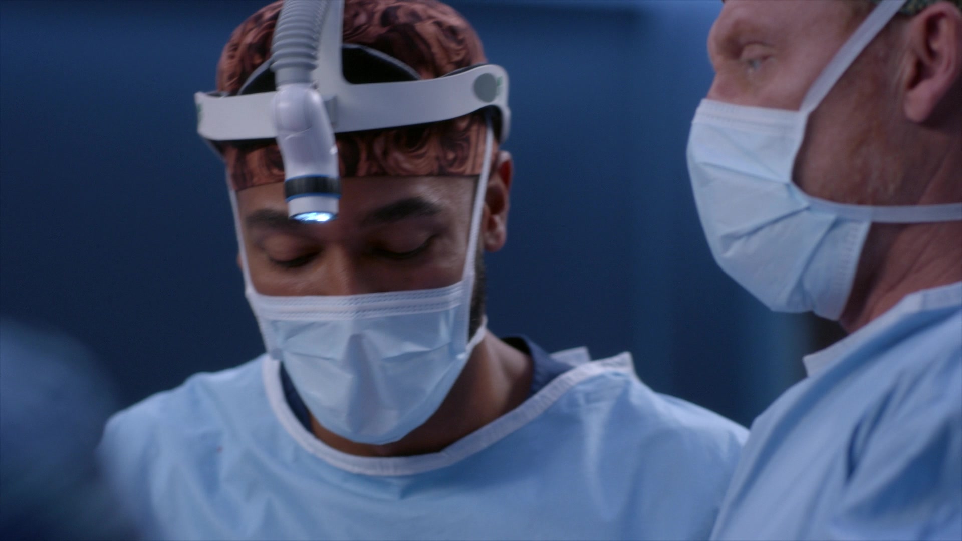 Greys_Anatomy_S19E11_1612.jpg